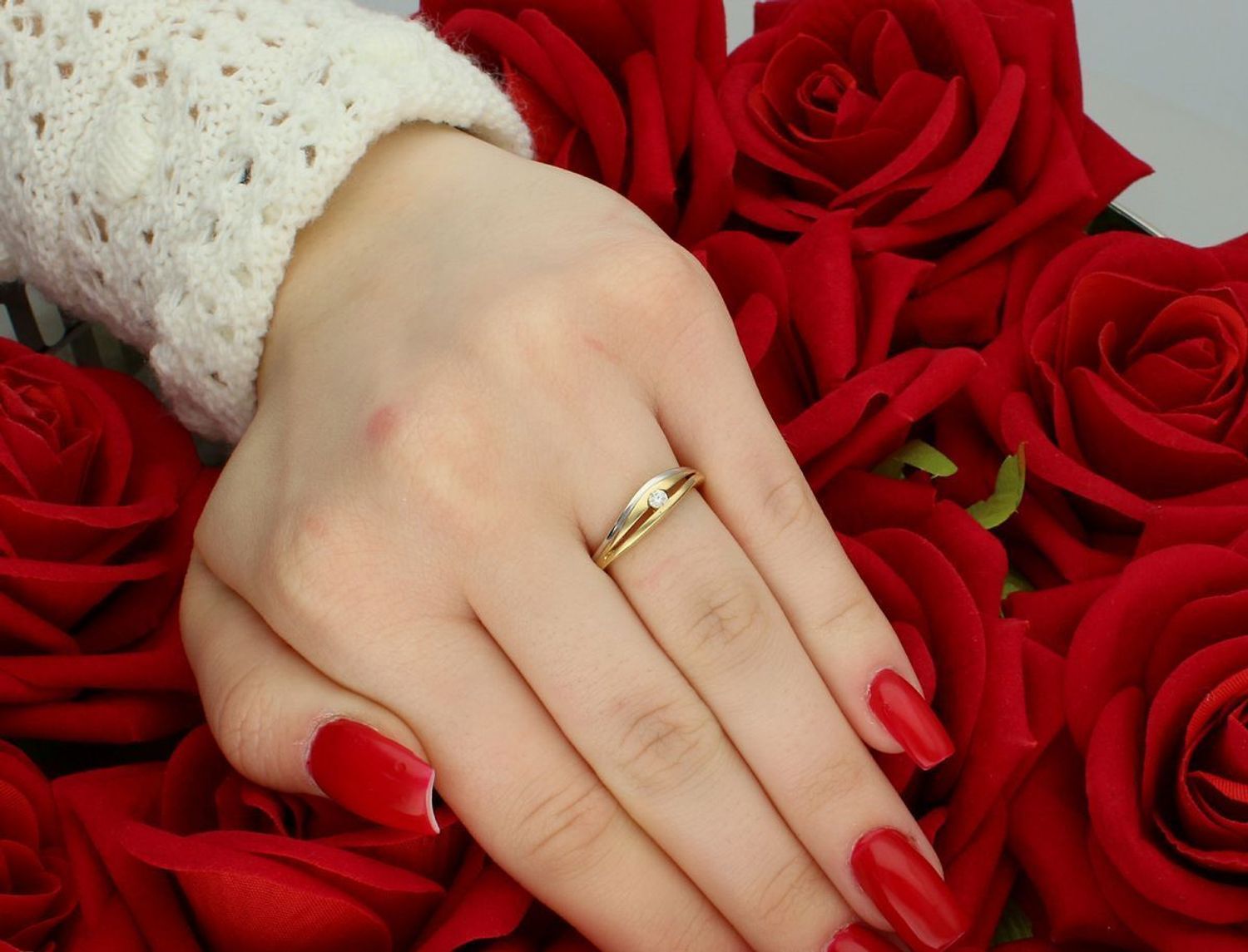 Złoty pierścionek damski próba 585 z białym złotem i cyrkonią. Model DIA-PRS-6060-585, 2,36 g. Subtelny, elegancki, idealny na prezent. Sprawdź teraz!1.jpg