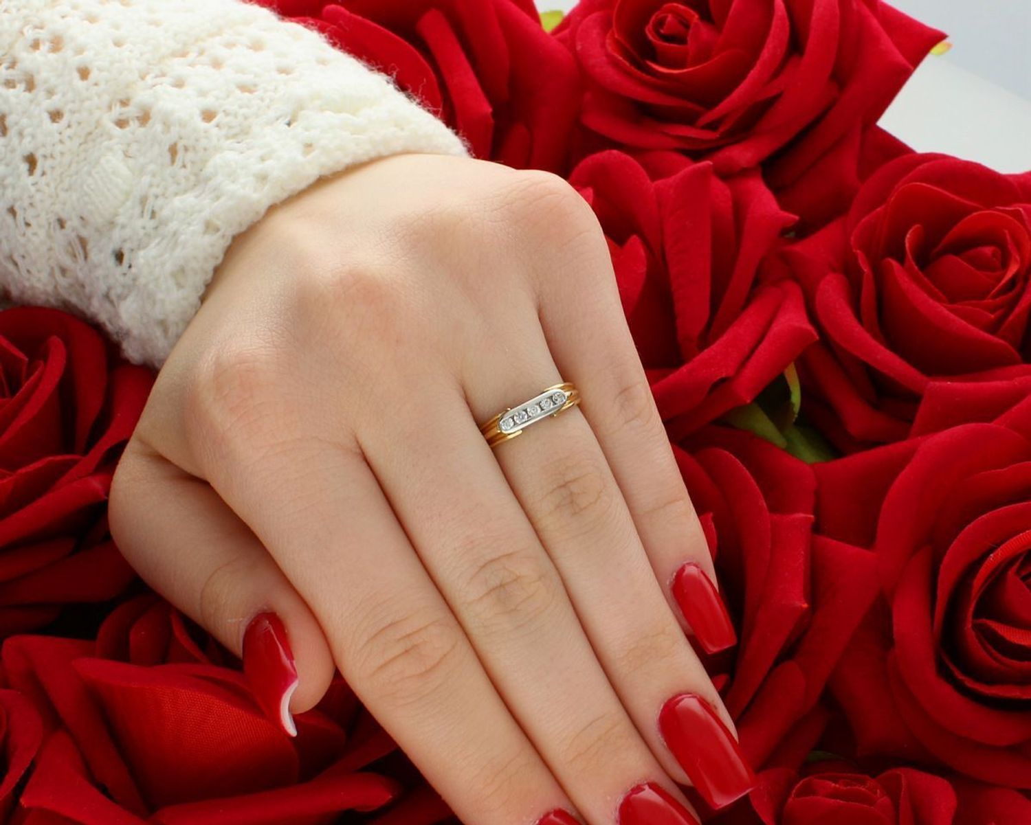 Złoty pierścionek damski 585 z pasem cyrkonii. Model DIA-PRS-6067-585, 2,49 g, rozmiar 12. Klasyka i blask w jednym. Kup teraz w naszym sklepie z biżuterią!1.jpg