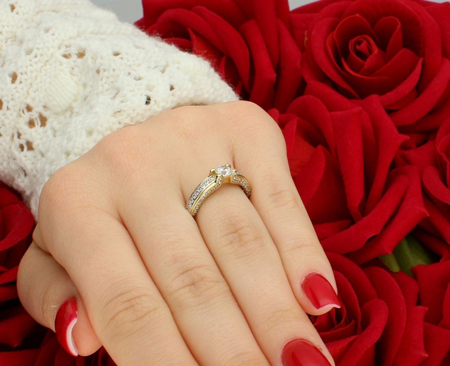 Złoty pierścionek zaręczynowy 585 z ozdobą 6x5 mm. Model DIA-PRS-6069-585, rozmiar 12, waga 2,76 g. Stylowy i elegancki – idealny na wyjątkową okazję.1.jpg