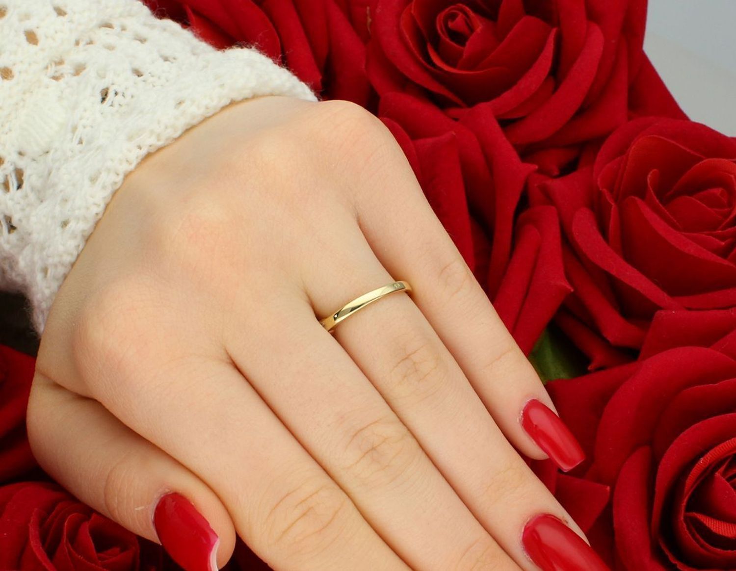 Złoty pierścionek zaręczynowy 585 z ozdobą 6x5 mm. Model DIA-PRS-6069-585, rozmiar 12, waga 2,76 g. Stylowy i elegancki – idealny na wyjątkową okazję.1.jpg