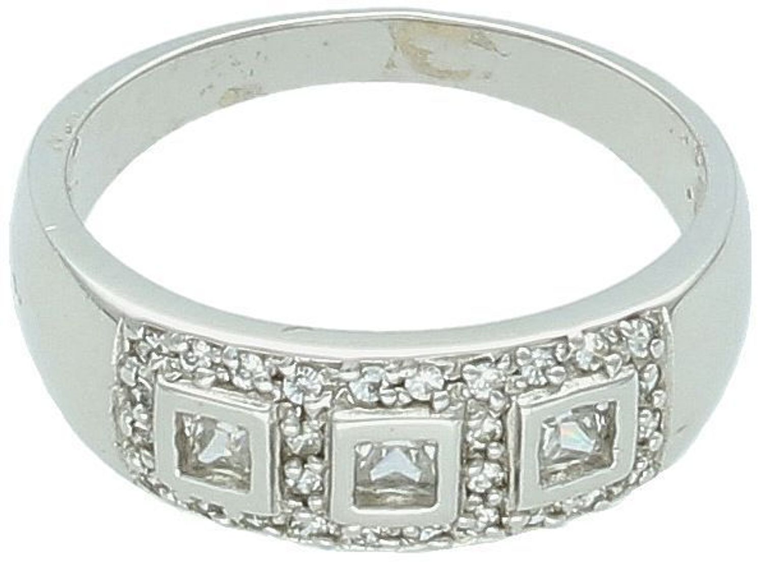 Pierścionek damski z białego złota próby 585, rozmiar 12, zdobiony cyrkoniami. Waga 2,93 g, szerokość 6 mm. Klasyka i elegancja w nowoczesnym wydaniu.1.jpg