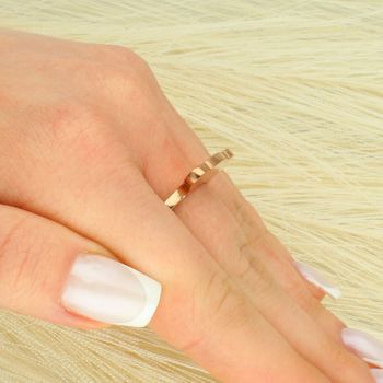 Stalowy Pierścionek Miś Różowe Złoto „Touse” – Rozmiar 15 touse.jpg