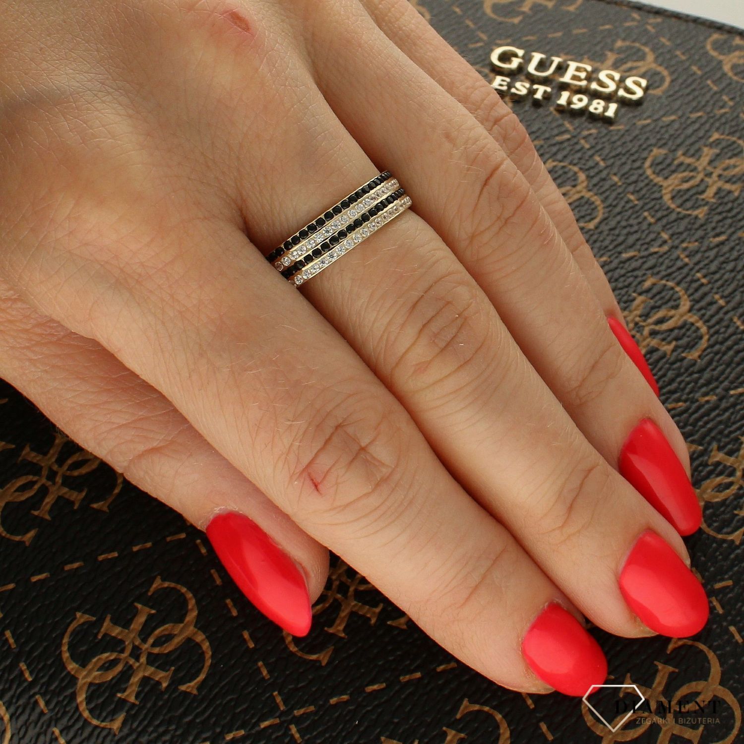 Złoty pierścionek 585 biało czarnymi cyrkoniami DIA-PRS-6161-585  ✓Prawdziwe złoto✓.jpg