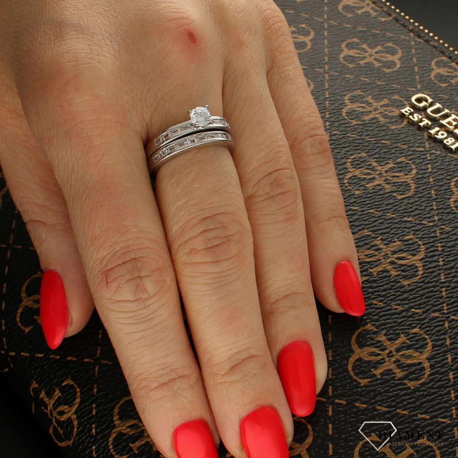 Srebrny pierścionek podwójny z cyrkonią DIA-PRS-6304-925. Srebrny pierścionek z dużą cyrkonią. Srebrny pierścionek podwójny. Srebrny pierścionek obrączka. Srebrny pi.jpg