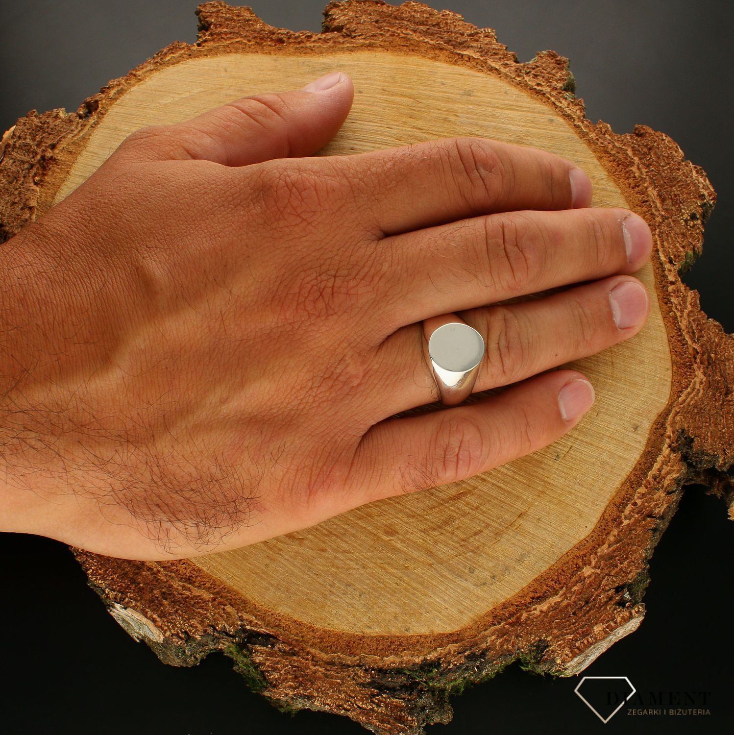 Pierścionek srebrny sygnet z okrągłym oczkiem 925 DIA-PRS-6310-925. Gładki sygnet wykonany z najwyższej próby srebra. Męska i da.jpg