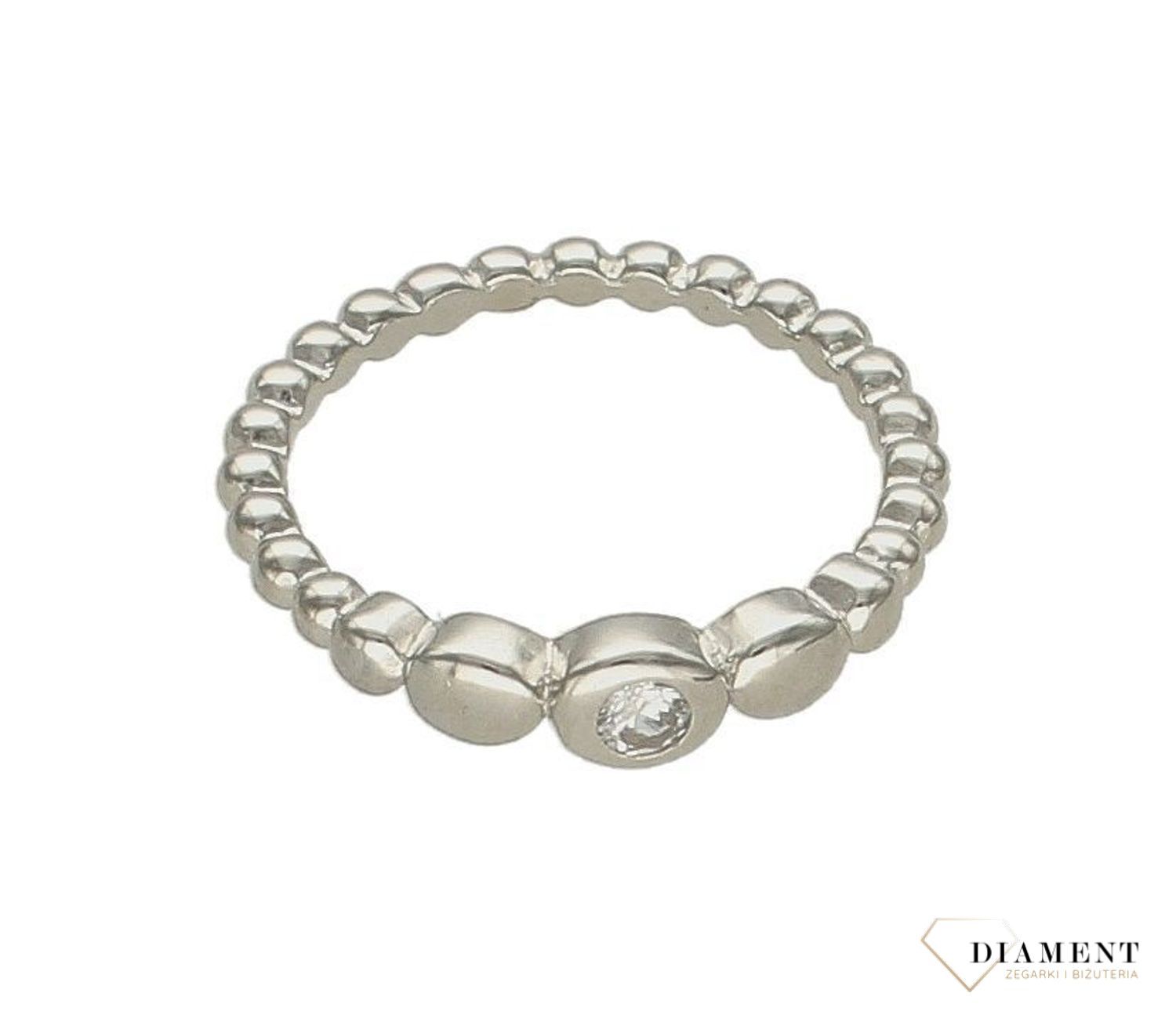 Pierścionek srebrny kuleczki z cyrkonią 925 DIA-PRS-6313-925. Modny pierścionek. Pomysł na prezent. Delikatny pierścionek dla ko.jpg