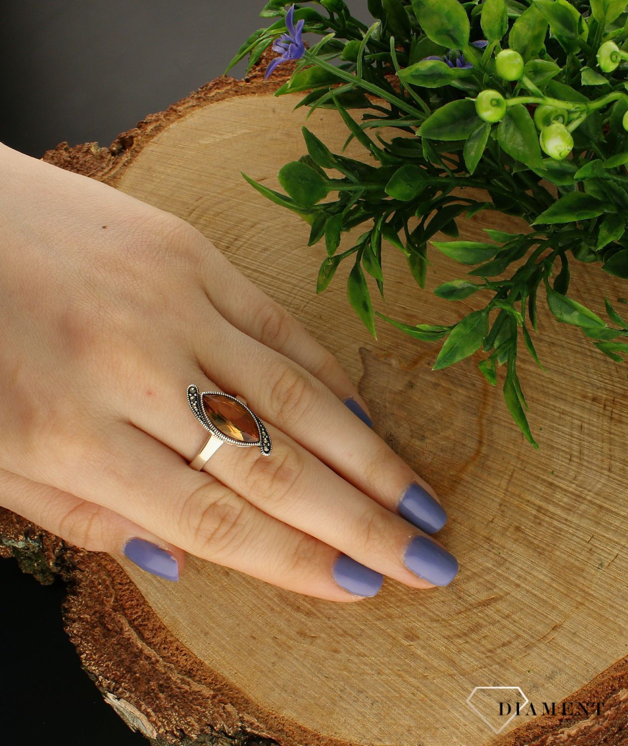 Pierścionek srebrny damski 'Elegancka czerwień' z markazytami DIA-PRS-6318-925. Pierścionek z kamieniami. Pierscionek z czerwony.jpg