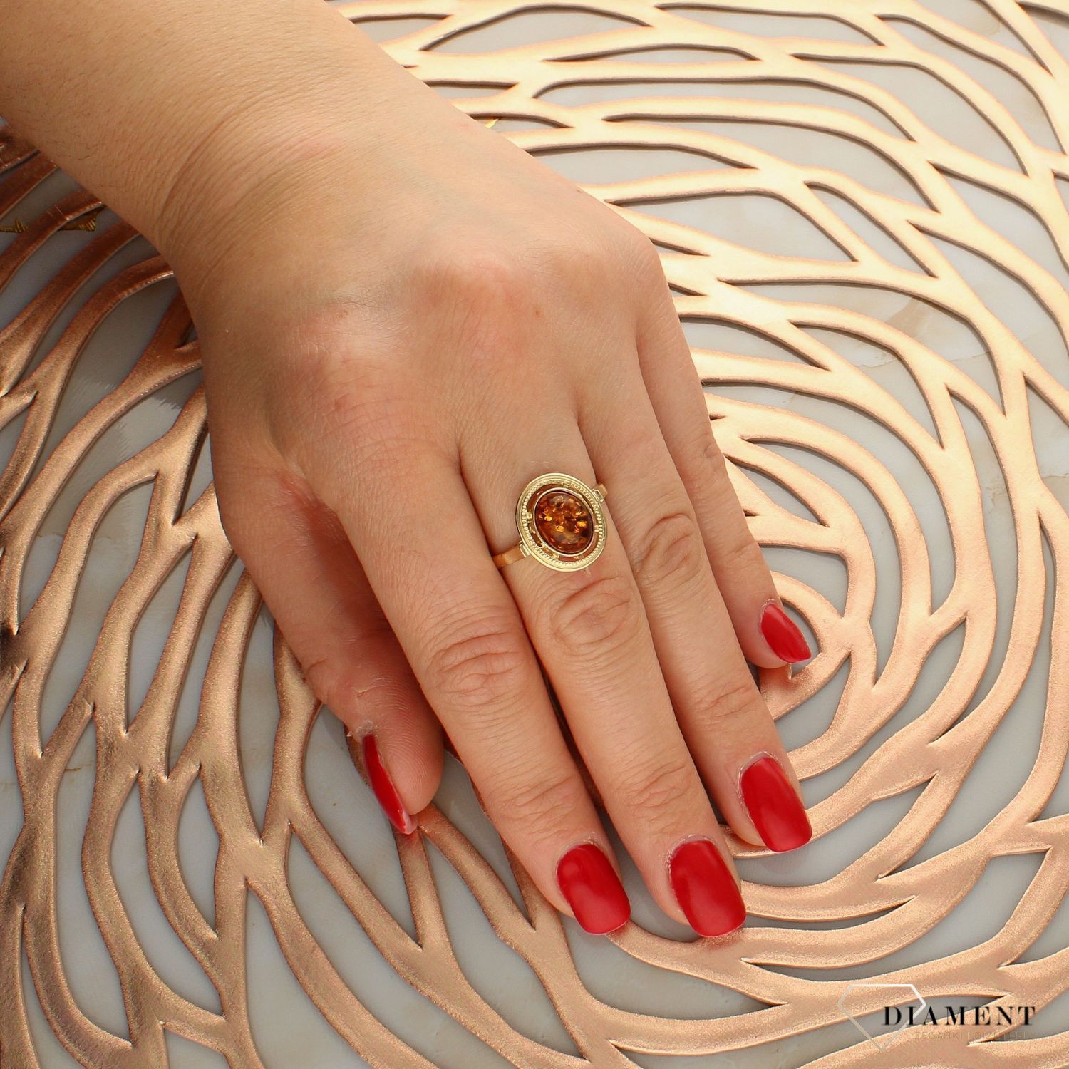 Złoty pierścionek 585 z bursztynem naturalnym DIA-PRS-6492-585. Złoty pierścionek z kamieniem naturalnym. Złoty pierścionek z bursztynem. Pierścionek damski złoty na.jpg