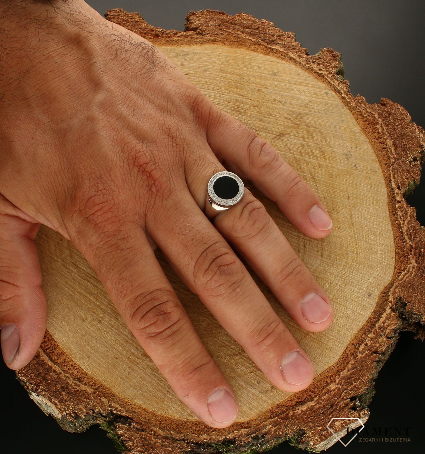 Sygnet męski srebrny z czarnym oczkiem i cyrkonią 925 DIA-PRS-6642-925. Męski pierścionek. Pomysł na prezent dla mężczyzny. Biżu.jpg