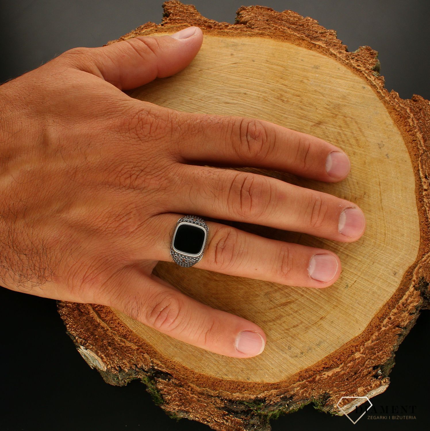 Sygnet męski z czarnym oczkiem 925 DIA-PRS-6643-925. Srebrny sygnet z czarnym oczkiem srebro 925. Męski sygnet wykonany z najwyż.jpg