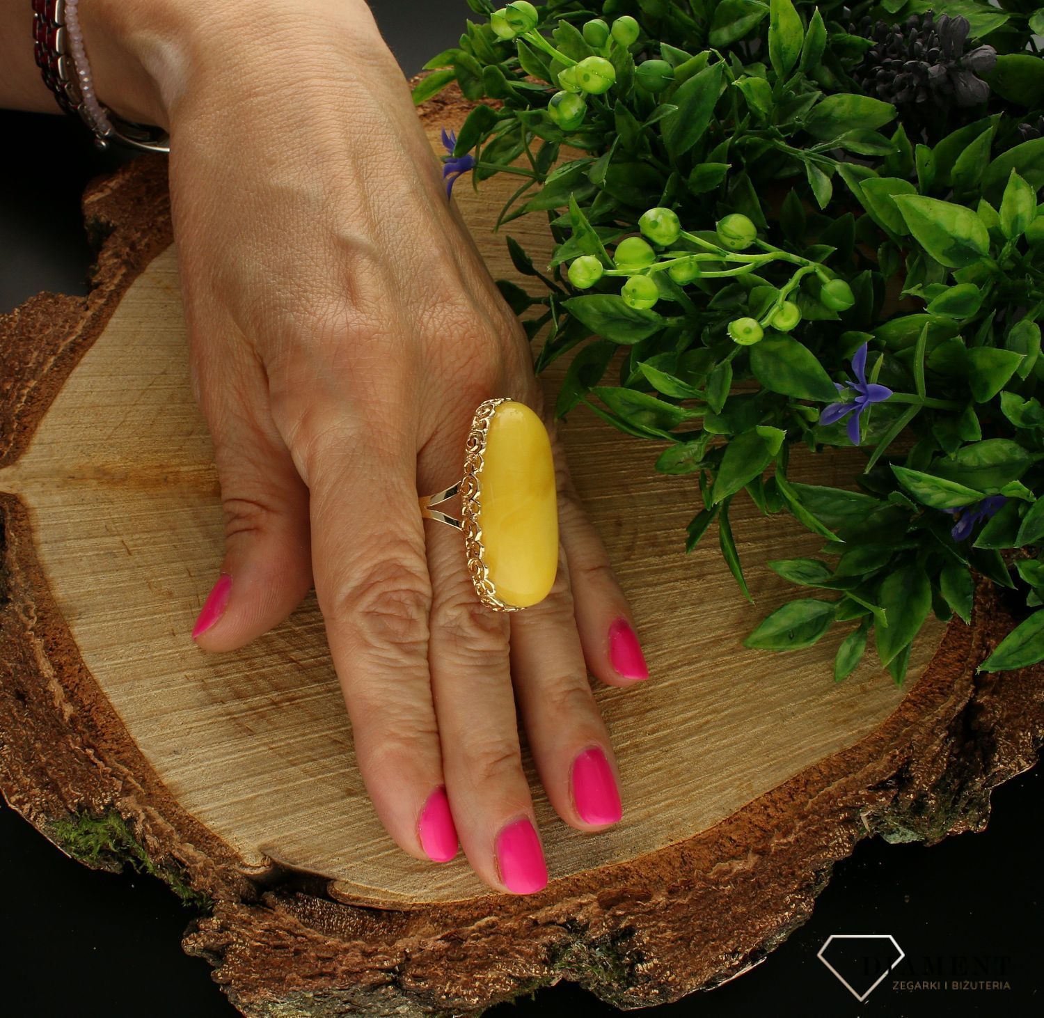 Złoty pierścionek 585 z mlecznym bursztynem DIA-PRS-7000-585. Złoty pierścionek z bursztynem. Złoty pierścionek z kamieniem naturalnym. Złoty pierścionek idealny dla wymagającej kobiety. Złoty pierścionek z bursztynem to świ (3).jpg