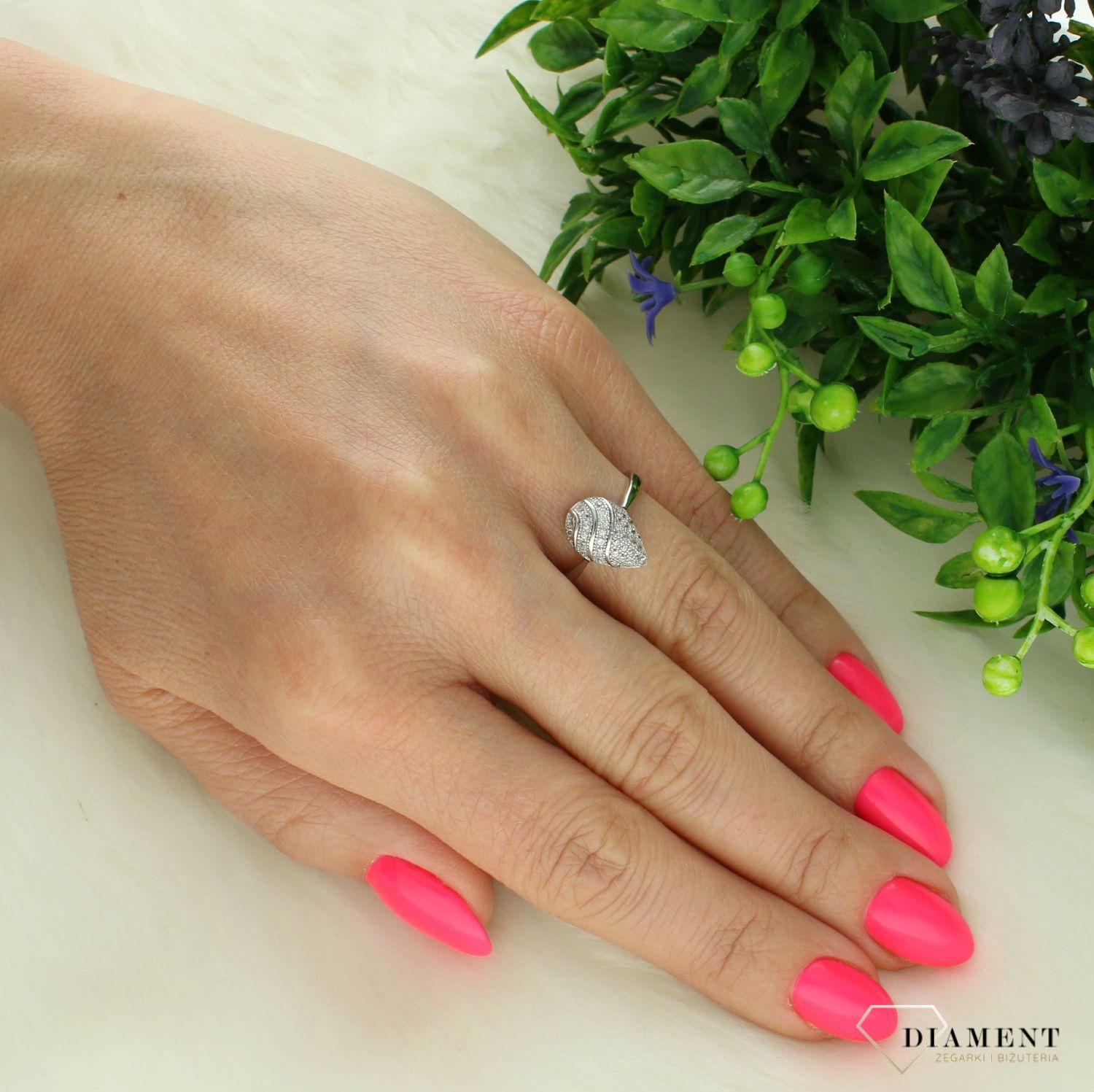 Pierścionek srebrny 925 łezka rozmiar 11 DIA-PRS-7154-925 (2).jpg