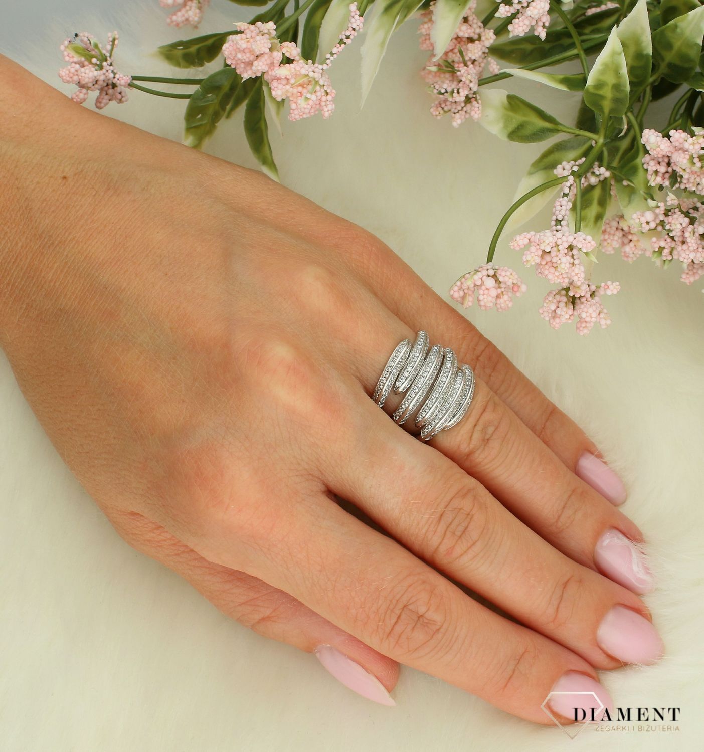 Srebrny pierścionek damski 925 szeroka obrączka wysadzana cyrkoniami rozmiar 11 DIA-PRS-7156-925 2.jpg