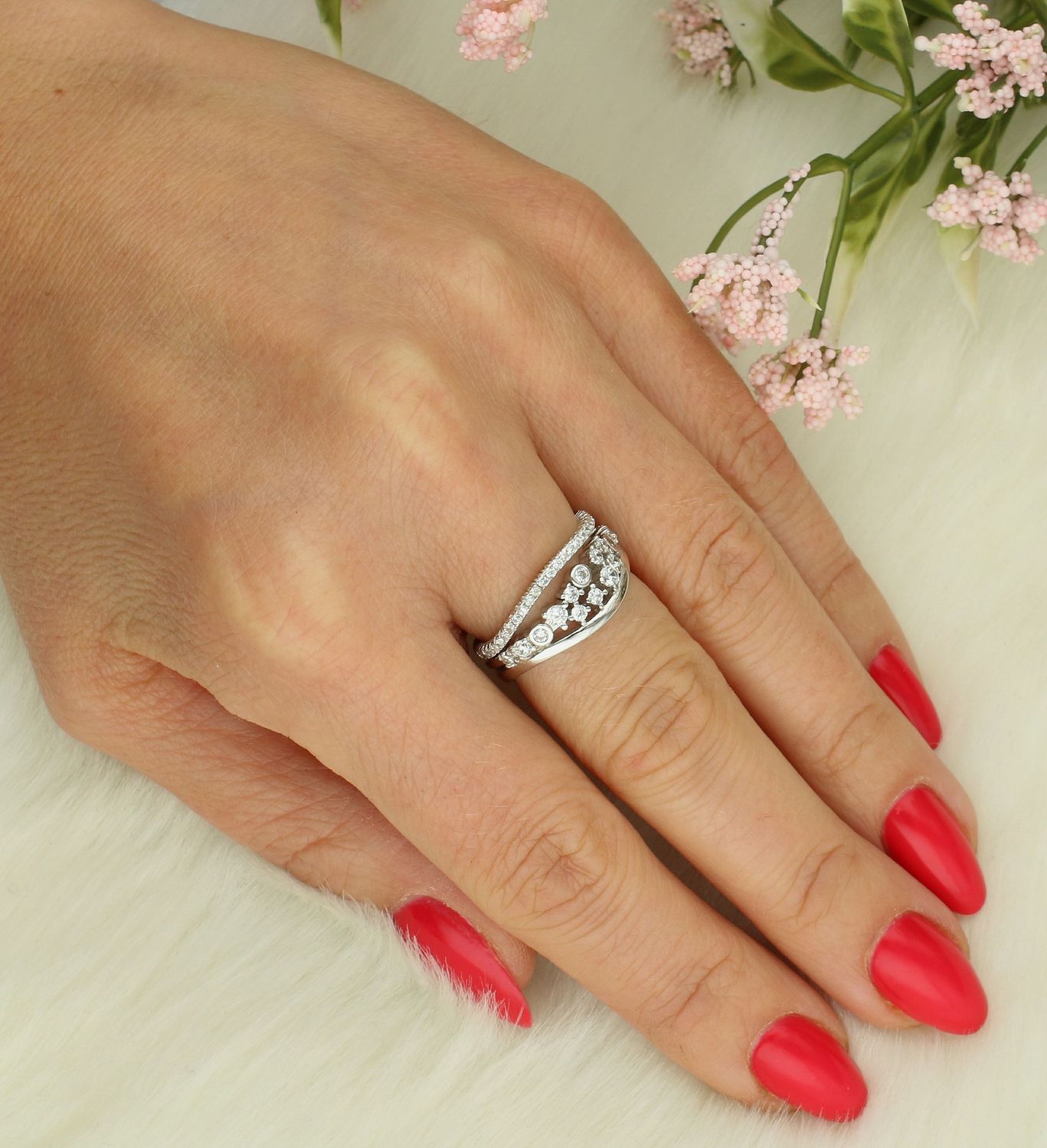 Pierścionek trzy obrączki próba 925, DIA-PRS-7160-925, Srebrny pierścionek wykonany z najwyższej jakości srebra o formie obrączki. Idealny pomysł na prezent dla każdej kobiety. Srebrny pierścionek wykonany z.jpg