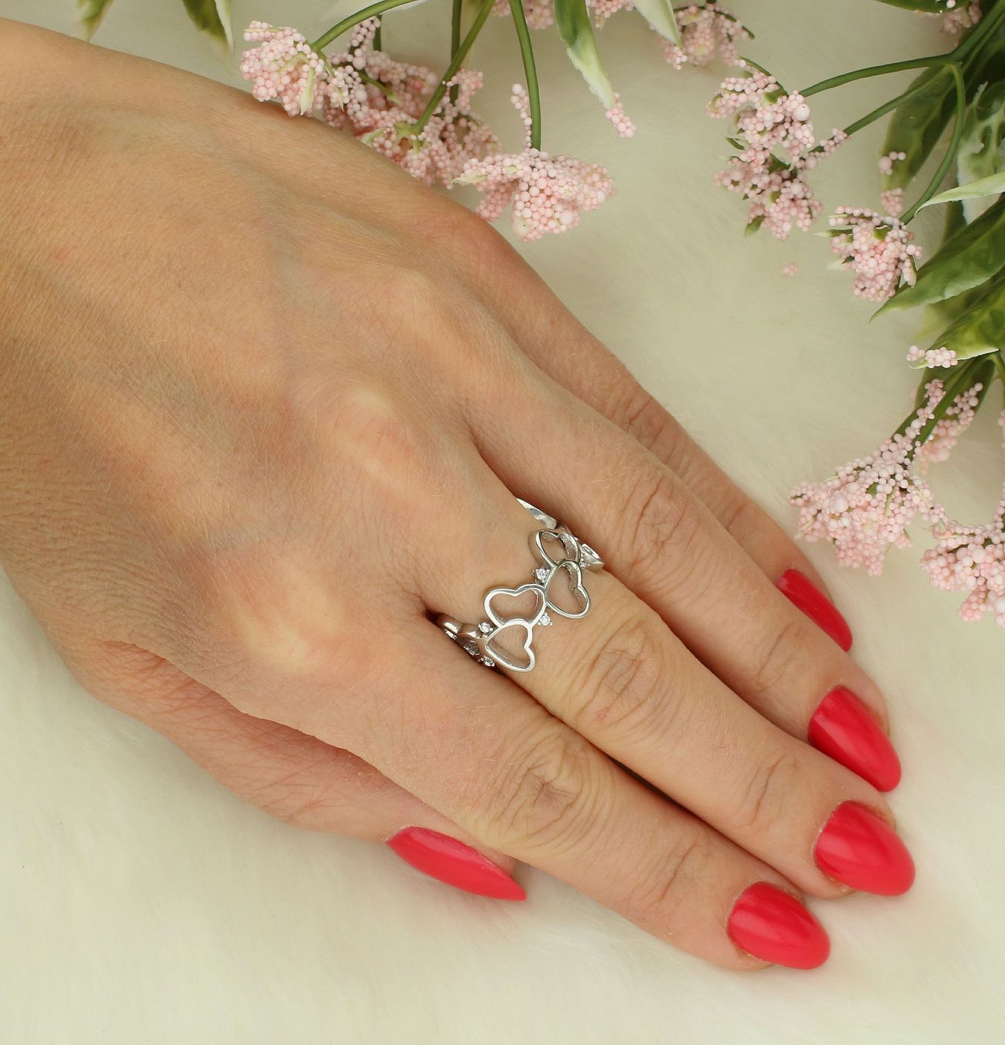 Pierścionek srebrny serduszka z cyrkonią próba 925, DIA-PRS-7162-925 Srebrny pierścionek wykonany z najwyższej jakości srebra o prostej formie. Idealny pomysł na prezent dla każdej kobiety 1.jpg