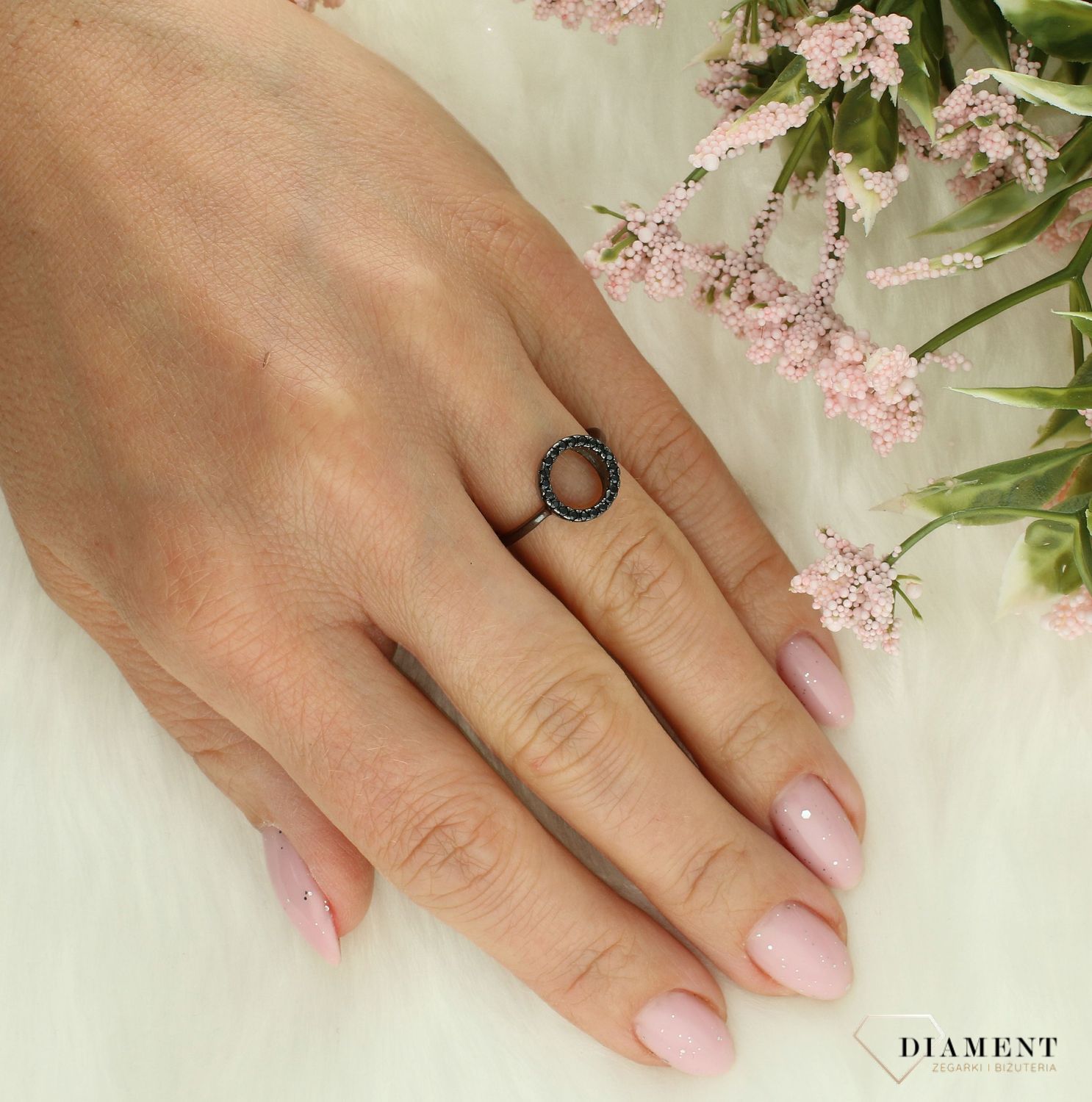 Pierścionek srebrny 925 czarne kółko z cyrkoniami rozmiar 12 DIA-PRS-7167-925 (2).jpg