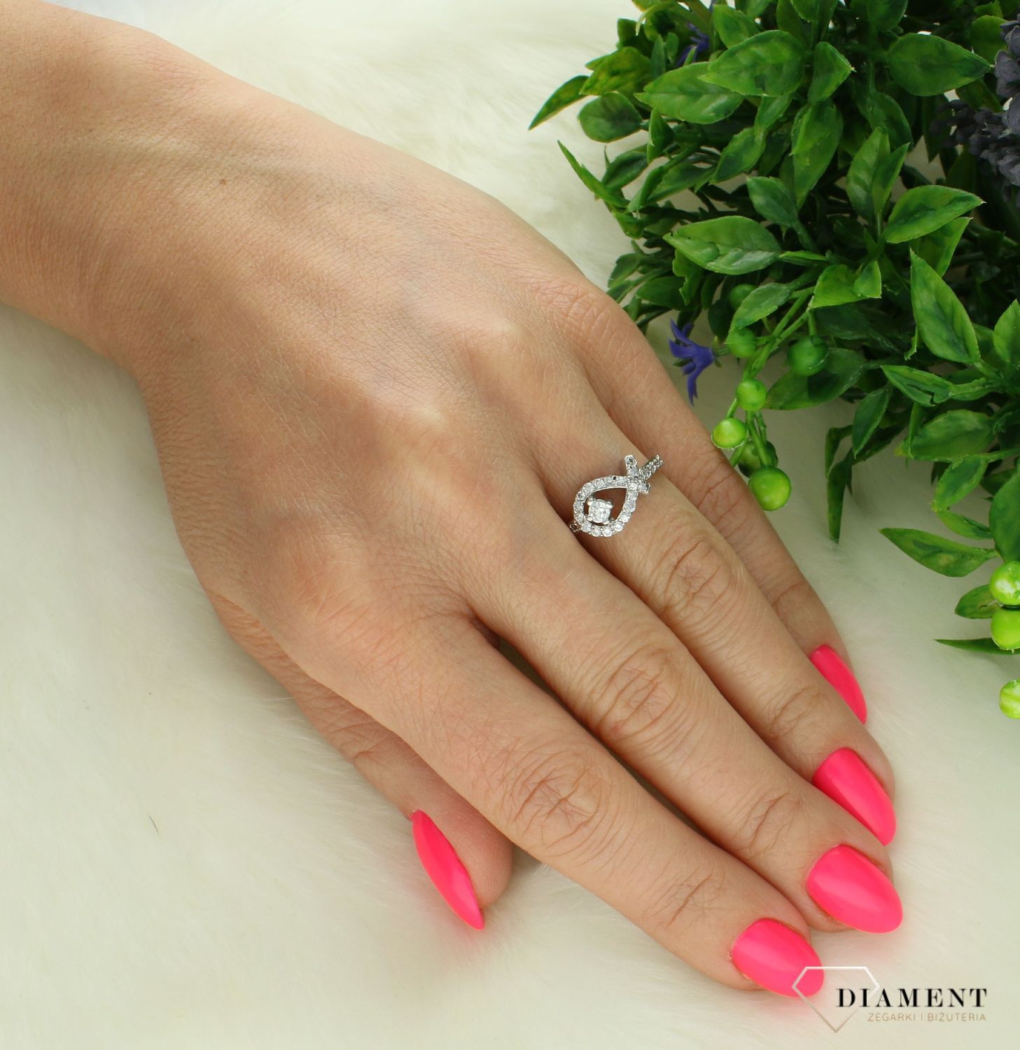 Srebrny pierścionek damski 925 z cyrkoniami rozmiar 11 DIA-PRS-7173-925 (1).jpg