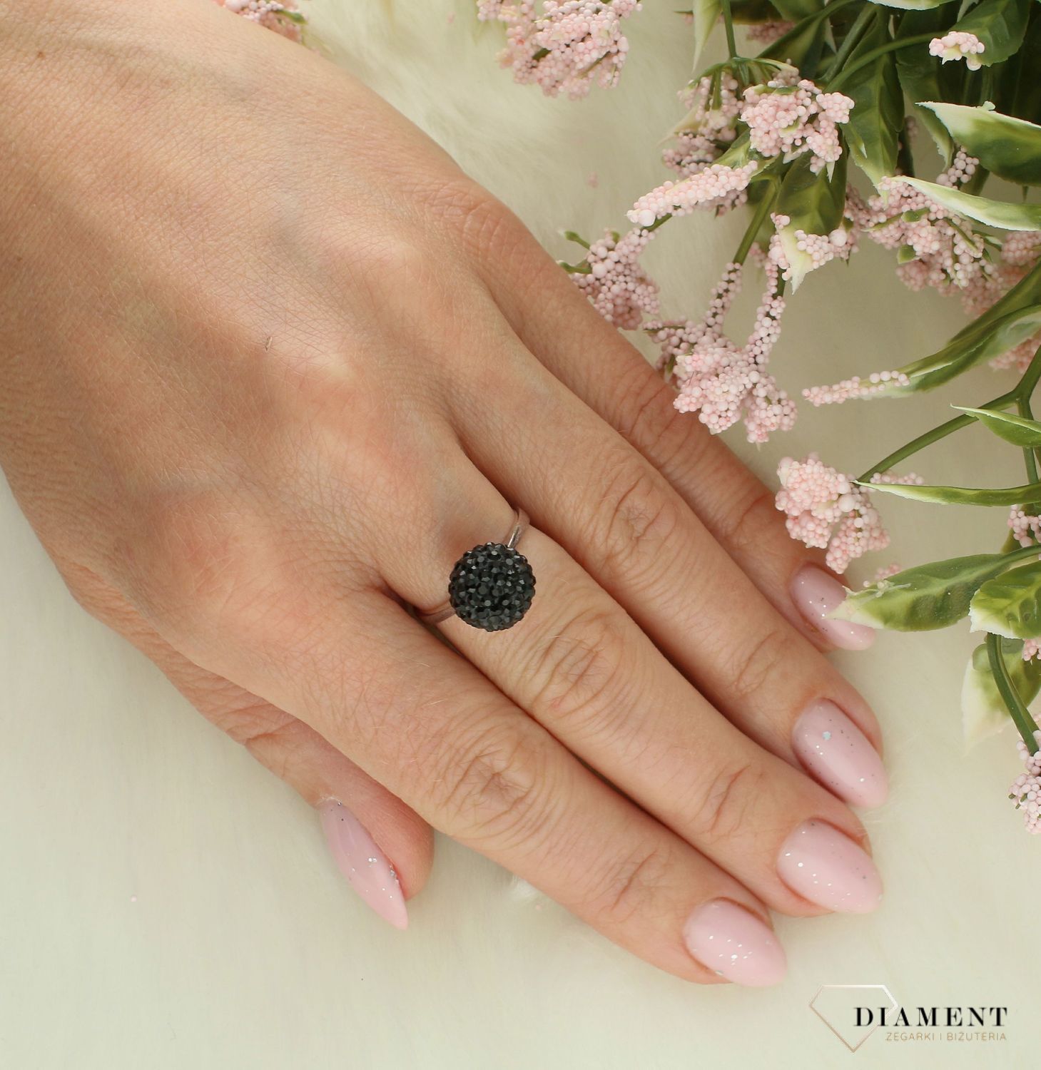 Srebrny pierścionek damski 925 kulka z kryształkami Swarovskiego rozmiar 11 DIA-PRS-7178-925.jpg