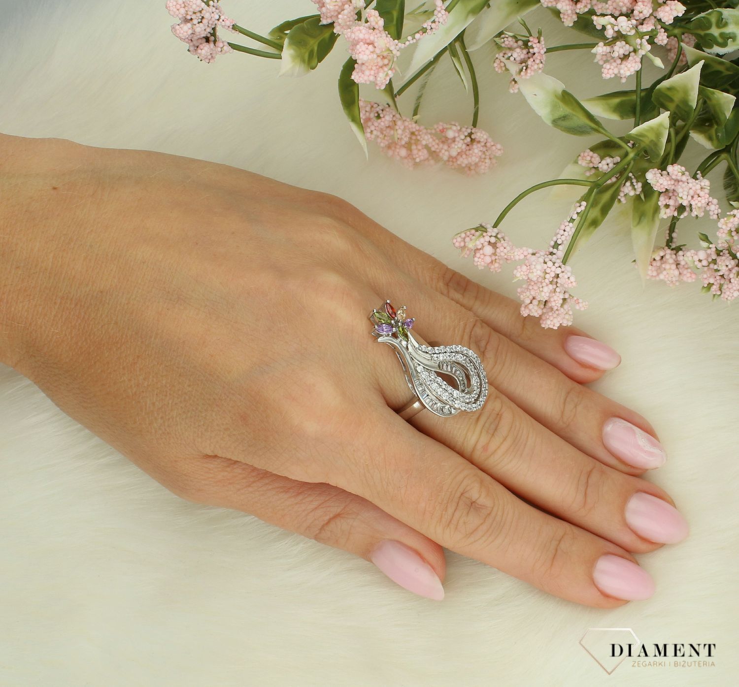 Srebrny pierścionek damski 925 ozdobny kwiat rozmiar 13 DIA-PRS-7180-925. Srebrny pierścionek damski. Srebrny pierścionek z cyrkoniami. Srebrny damski pierścionek na prezent..jpg