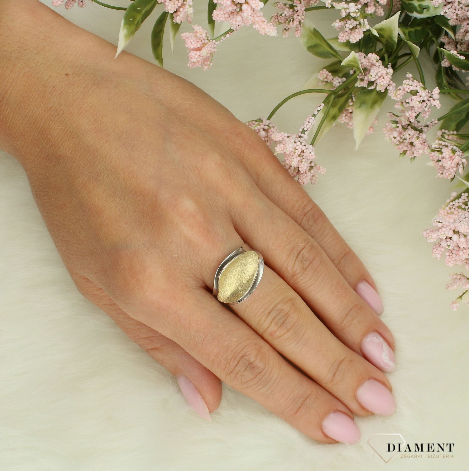 Srebrny pierścionek damski 925 matowy z dodatkiem złota DIA-PRS-7190-925.  Srebrny pierścionek damski. Srebrny pierścionek z dodatkiem złota. Pierścionek srebrny damski. Srebrny pierścionek na prezent dla kobiety..jpg