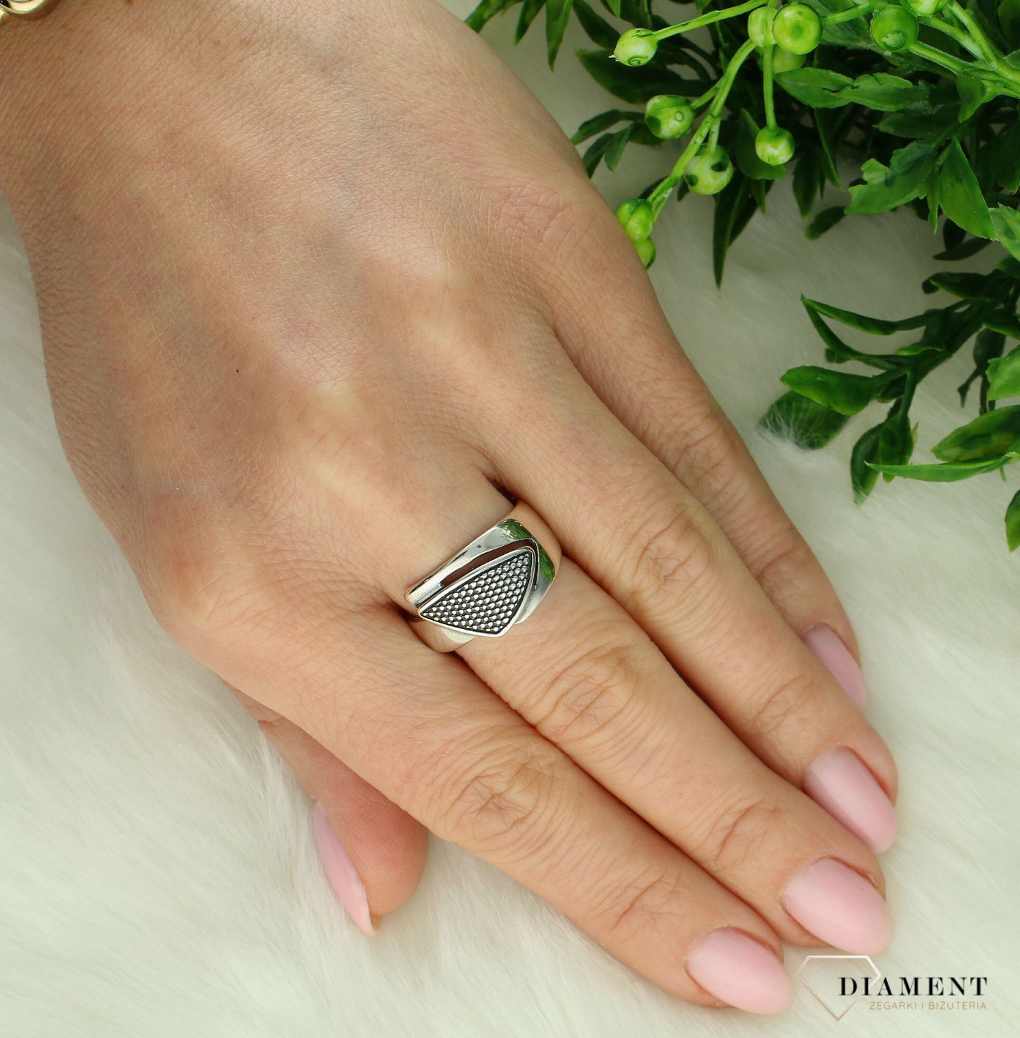 Srebrny pierścionek damski 925 oksydowany DIA-PRS-7191-925.jpg
