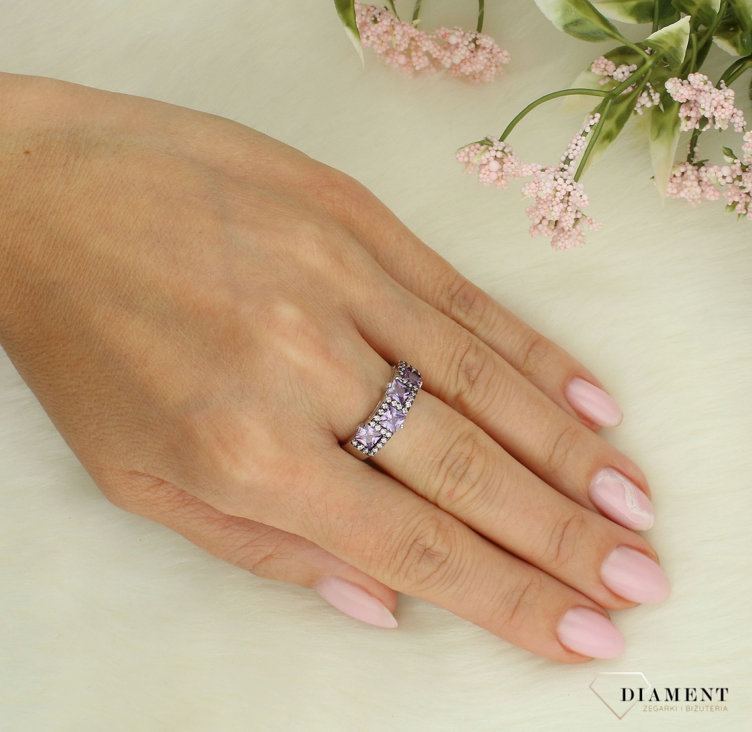 Srebrny pierścionek damski 925 z fioletowymi cyrkoniami rozmiar 17 DIA-PRS-7197-925.jpg