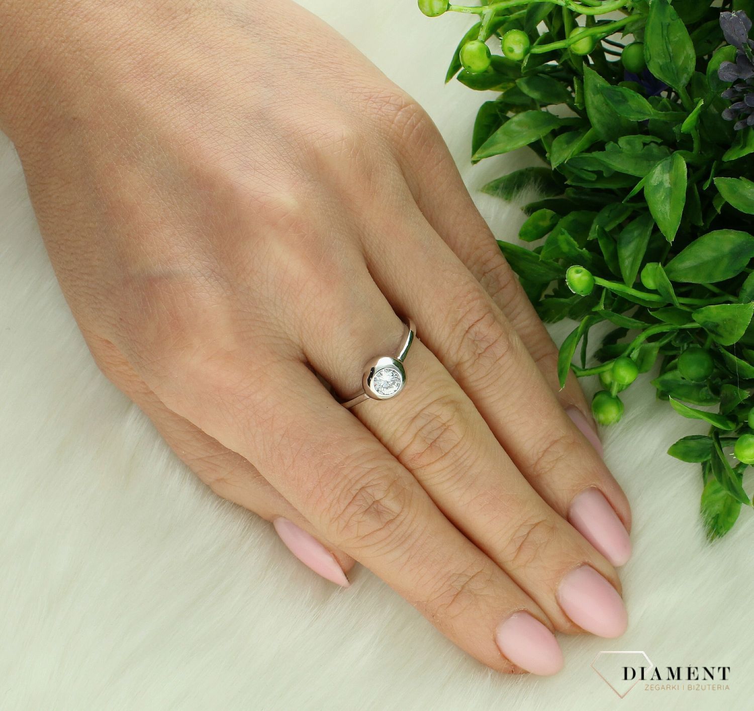 Srebrny pierścionek damski 925 okrągła biała cyrkonia rozmiar 14 DIA-PRS-7198-925. Srebrny pierścionek damski. Srebrny pierścionek z cyrkonią. Pierścionek srebrny damski na prezent. Srebrny pierścionek dla ukochanej.jpg