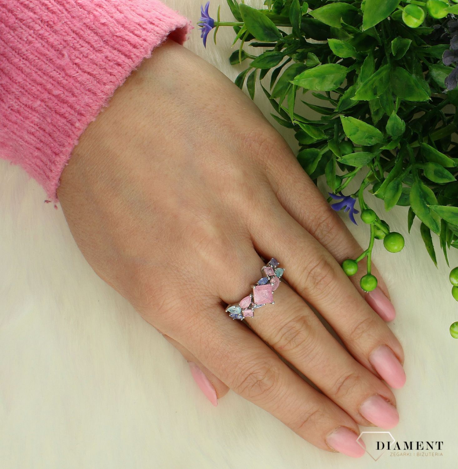 Srebrny pierścionek damski 925 z kolorowymi cyrkoniami rozmiar 14 DIA-PRS-7207-925.  Srebrny pierścionek damski. Pierścionek srebrny damski z klasyczny. Pierścionek srebrny z cyrkoniami. Srebrny pierścionek damski na prezent (2).jpg