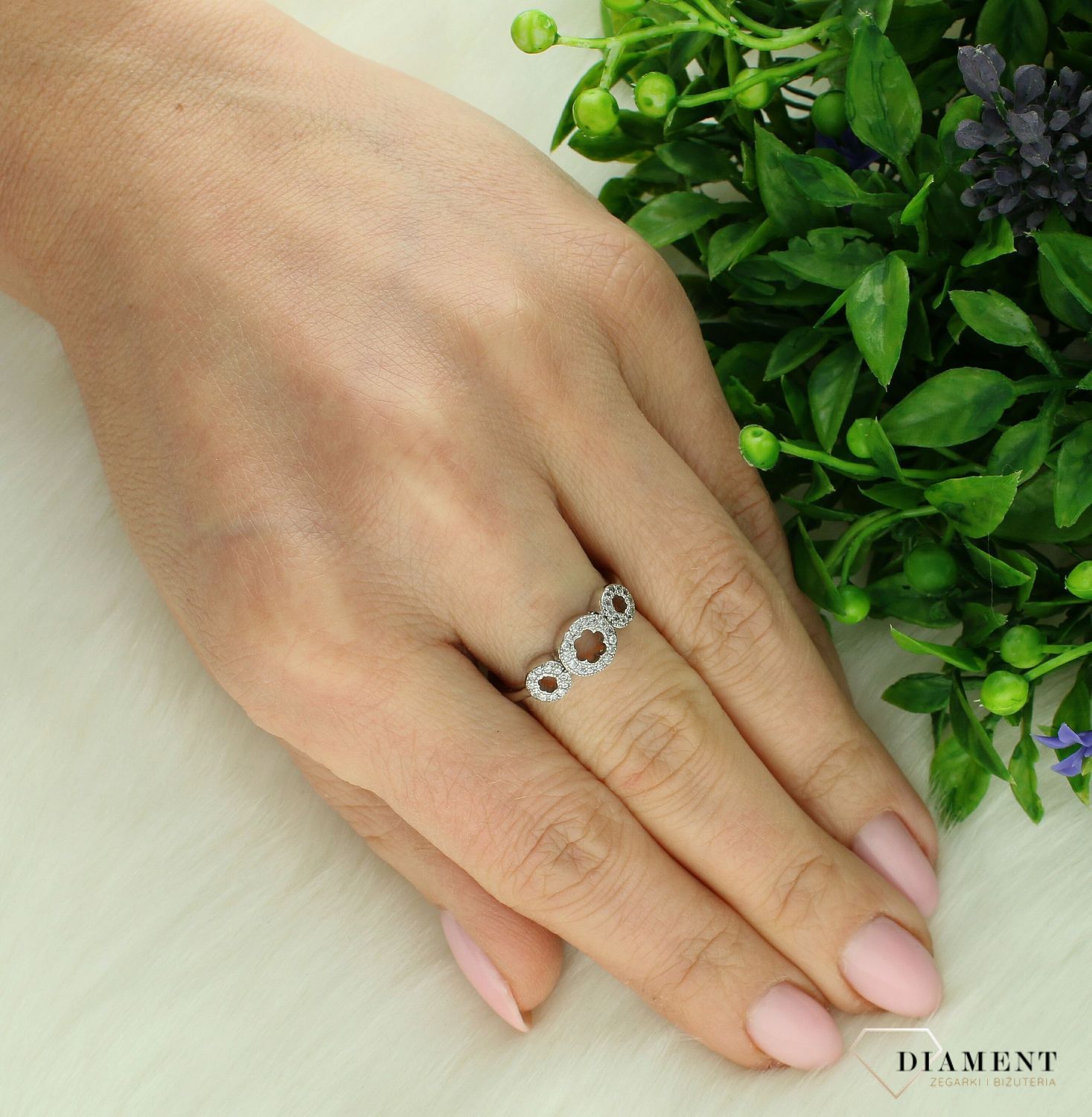 Srebrny pierścionek damski 925 trzy kółka z cyrkoniami rozmiar 14 DIA-PRS-7211-925 (2).jpg