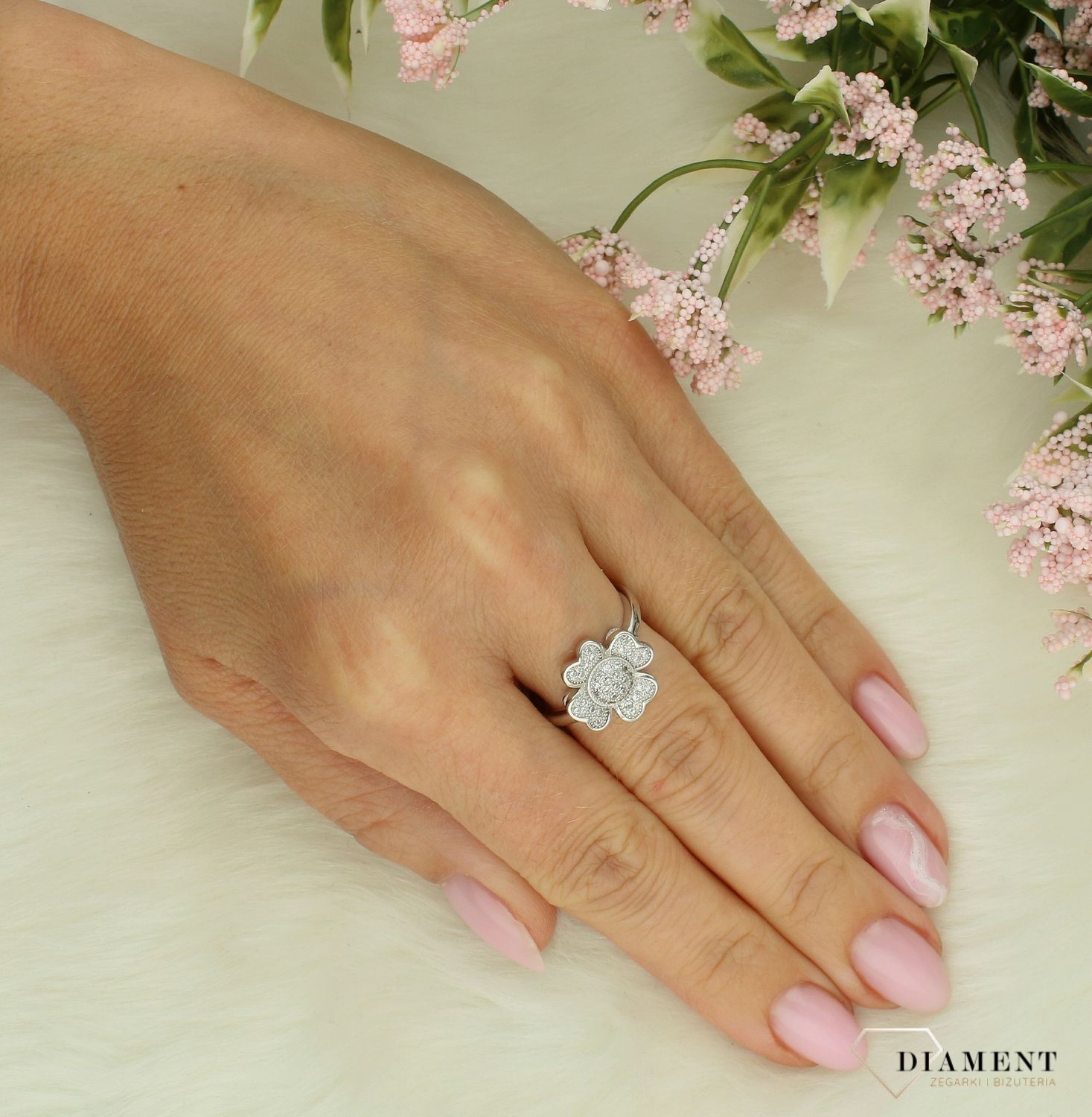 Srebrny pierścionek damski 925 wysadzany cyrkoniami kwiatek rozmiar 17 DIA-PRS-7218-925.jpg