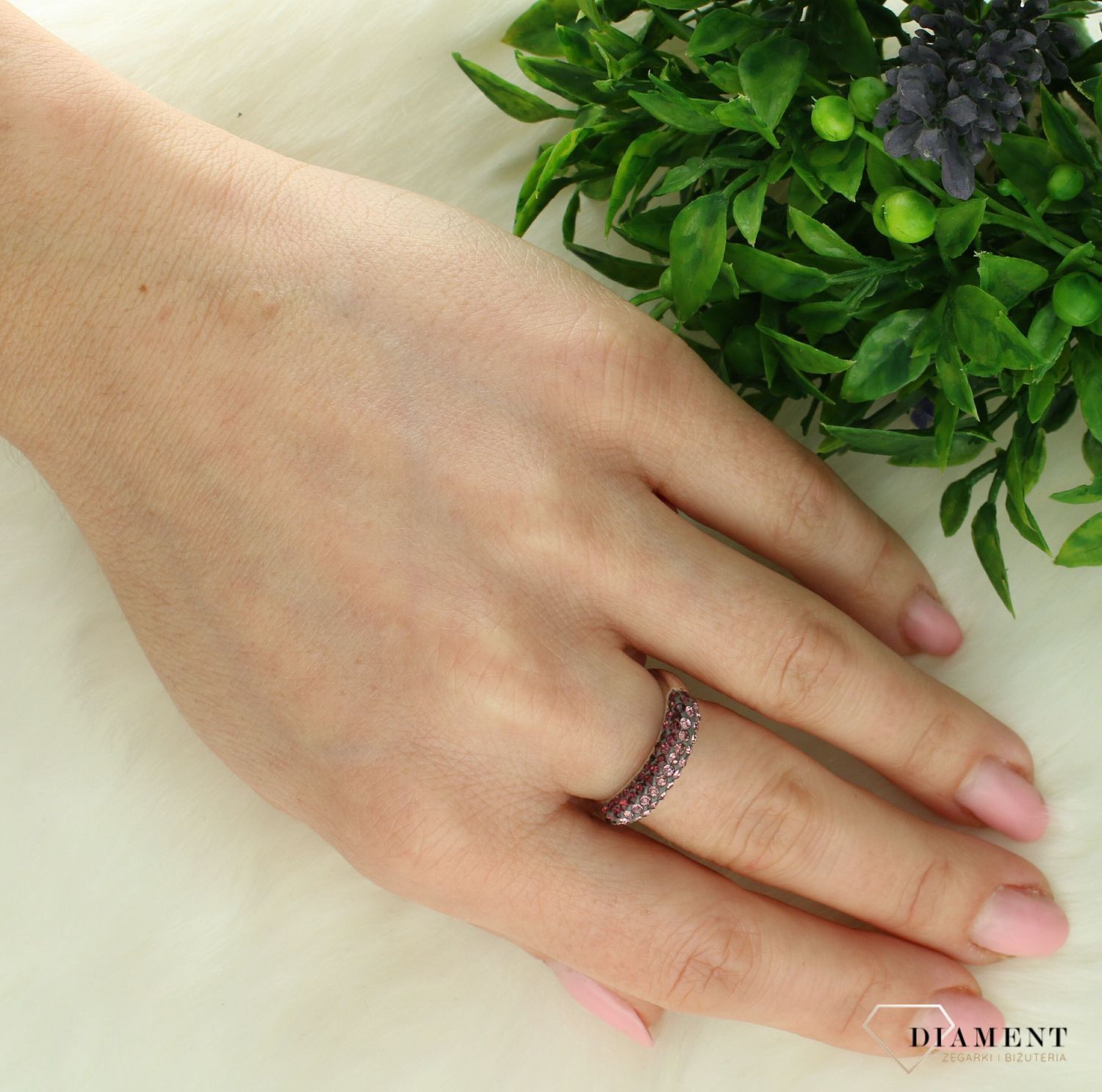 Srebrny pierścionek damski 925 z kryształkami Swarovskiego rozmiar 13 DIA-PRS-7221-925. Srebrny pierścionek damski. Pierścionek srebrny z cyrkoniami. Srebrny pierścionek dla kobiety. Srebrny pierścionek damski na prezent (2).jpg