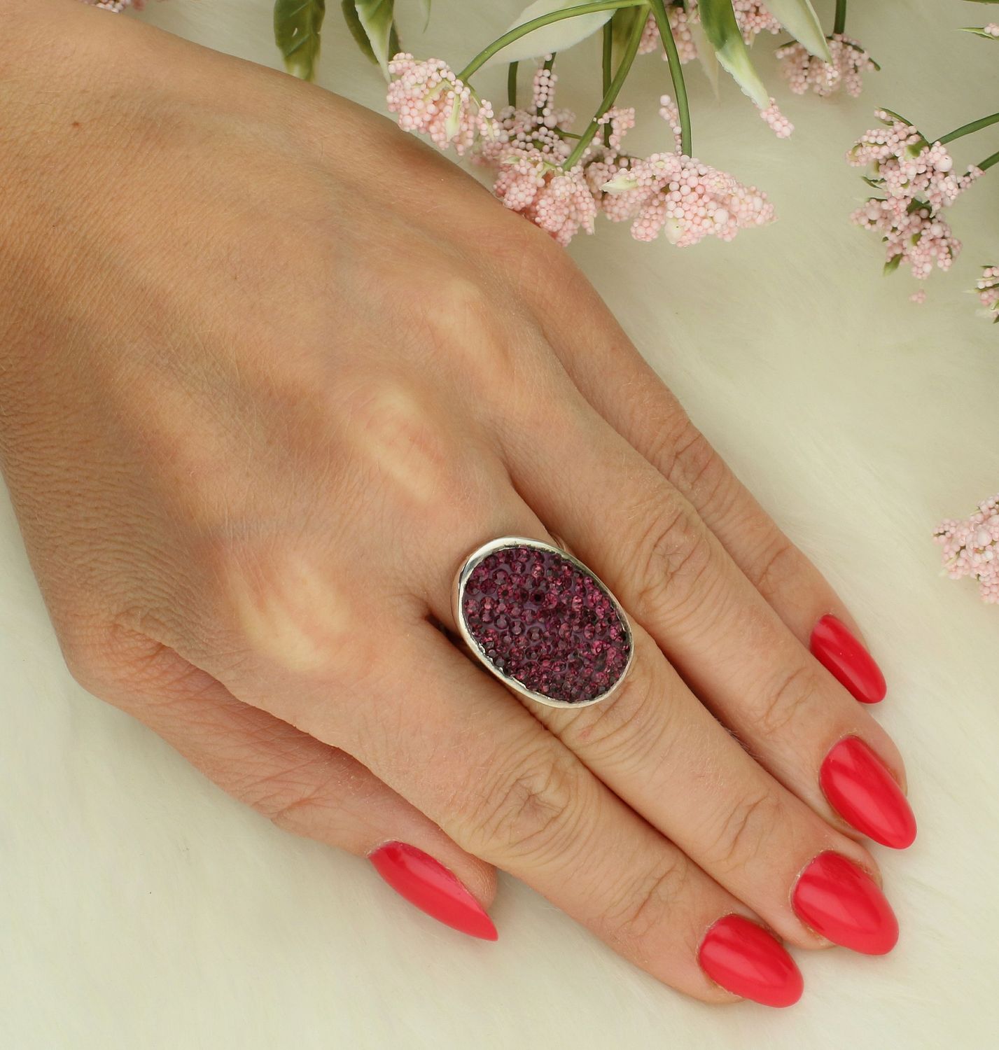 Pierścionek owalny SWAROVSKI fiolet próba 925, DIA-PRS-7227-925 Srebrny pierścionek wykonany z najwyższej jakości srebra o prostej formie. Idealny pomysł na prezent dla każdej kobiety. 1.jpg