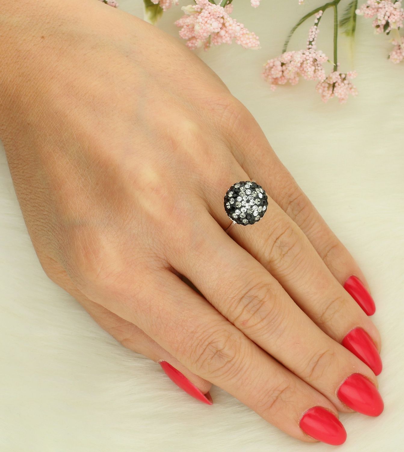 Pierścionek z cyrkoniami próba 925, DIA-PRS-7230-925 Srebrny pierścionek wykonany z najwyższej jakości srebra o prostej formie..jpg