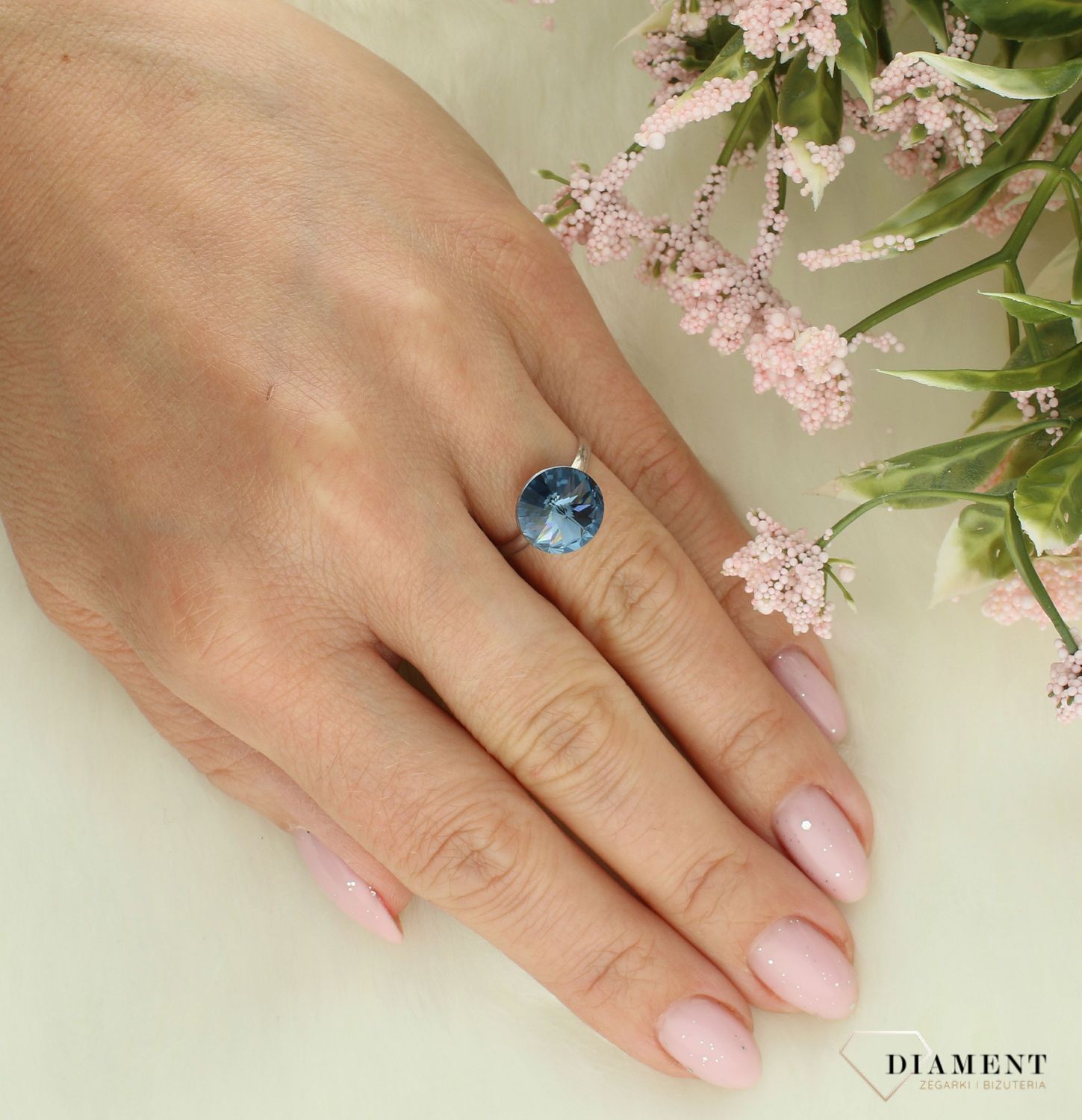 Srebrny pierścionek damski 925 okrągły z niebieskim kryształkiem Swarovskiego rozmiar 12 DIA-PRS-723 (2).jpg