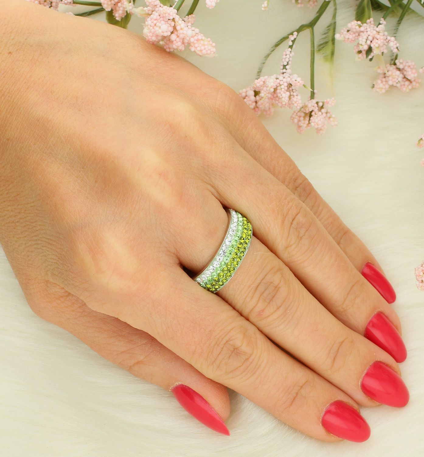 Pierścionek SWAROVSKI srebro 925, DIA-PRS-7240-925 Srebrny pierścionek wykonany z najwyższej jakości srebra o prostej formie. Idealny pomysł na prezent dla każdej kobiety. Srebrny pierścionek.jpg