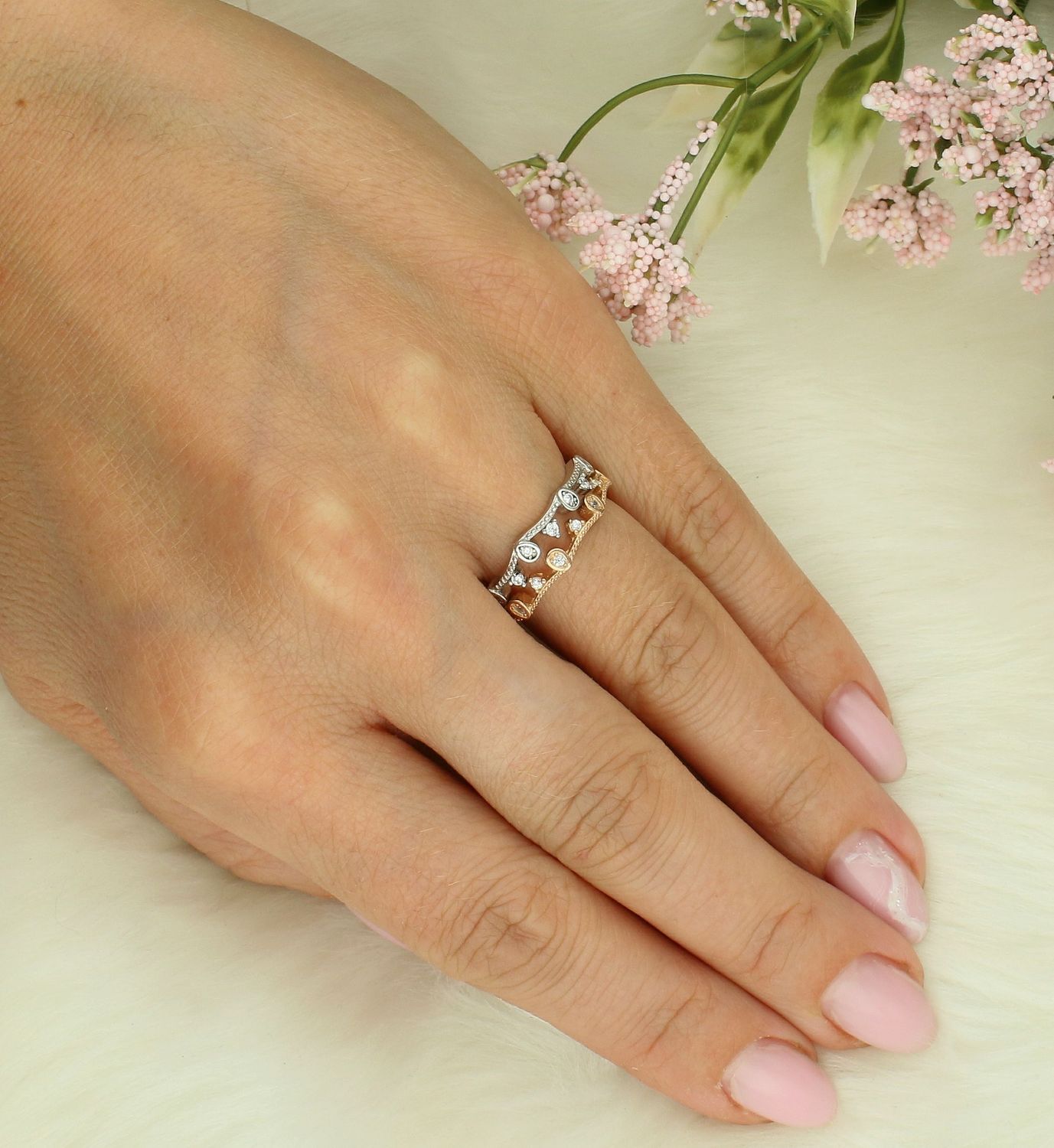 Pierścionek srebrny cyrkonie DIA-PRS-7245-925 Srebrny pierścionek wykonany z najwyższej jakości srebra. Idealny pomysł na prezent. Srebrny pierścionek wykonany z próby 925, składa się z dwóch22.jpg