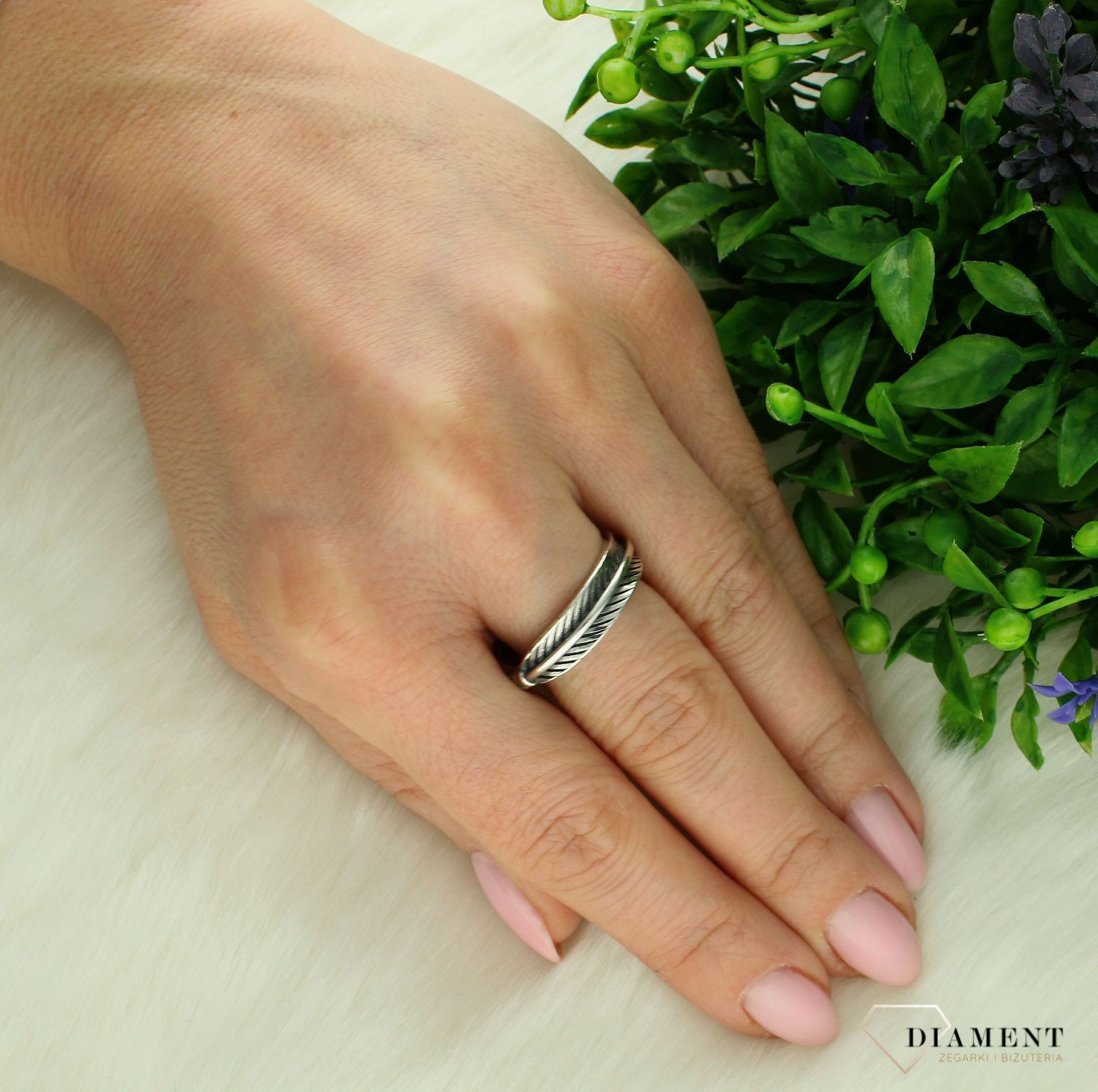 Srebrny pierścionek damski 925 węzeł na obrączce rozmiar 19 DIA-PRS-7253-925 (1).jpg