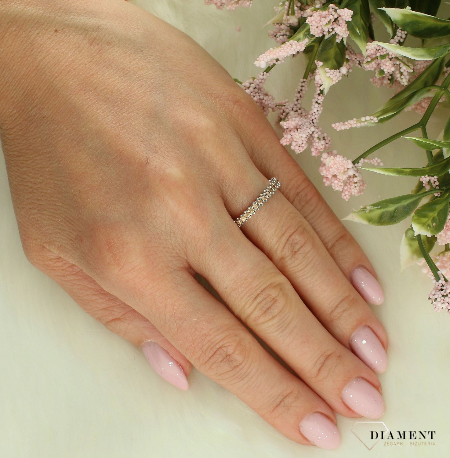 Pierścionek srebrny 925 obrączka z pomarańczowymi cyrkoniami rozmiar 12 DIA-PRS-7257-925.  Srebrny pierścionek damski. Srebrny pierścionek z kolorowymi cyrkoniami. Srebrna obrączka z cyrkoniami. Pierścionek damski na prezent dla kobiet (1).jpg