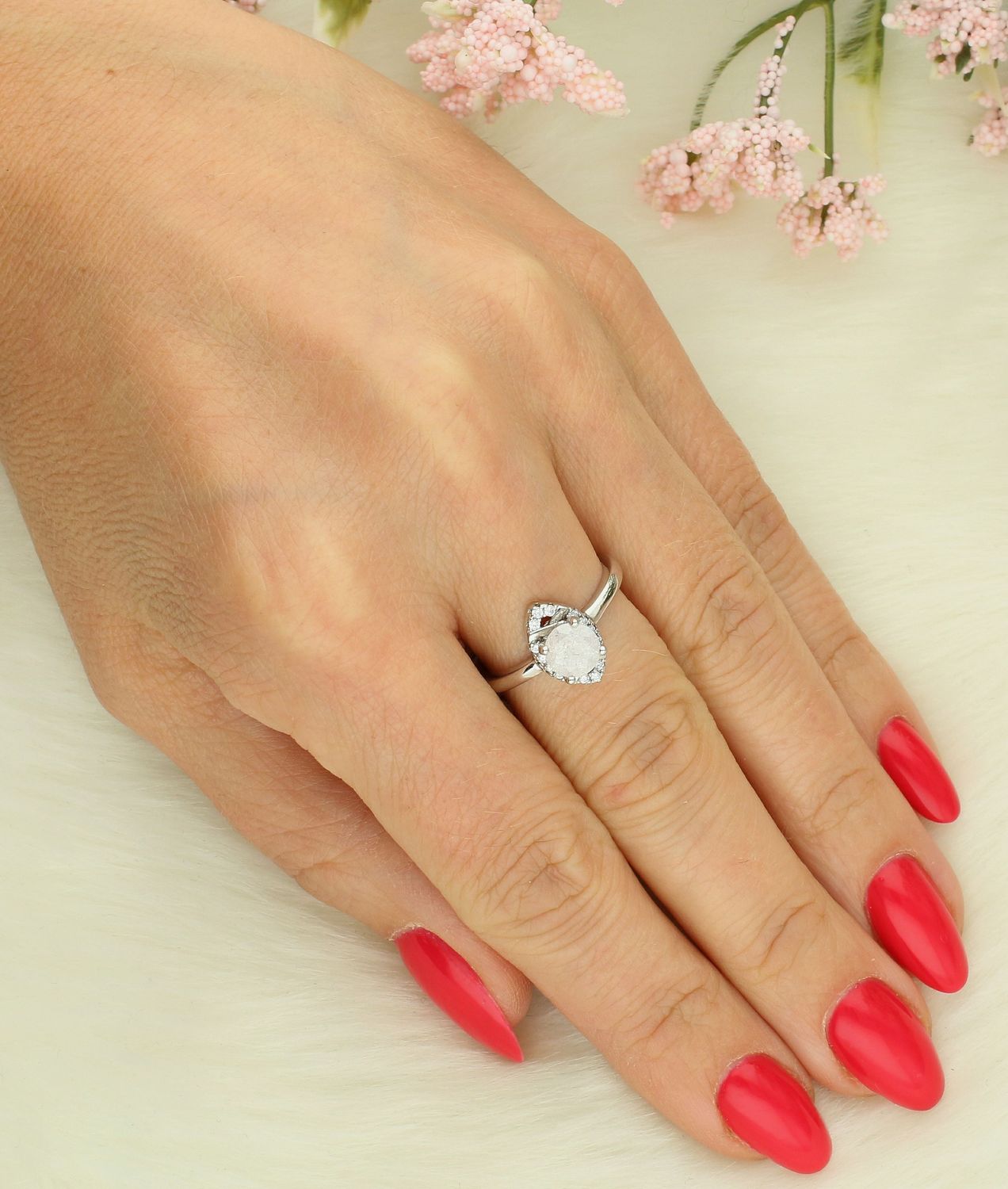 Pierścionek cyrkonie+kolor srebro 925, DIA-PRS-7266-925 Srebrny pierścionek wykonany z najwyższej jakości srebra. Idealny pomysł na prezent. Srebrny pierścionek wykonany z próby 925 ozdobiony białą 1.jpg