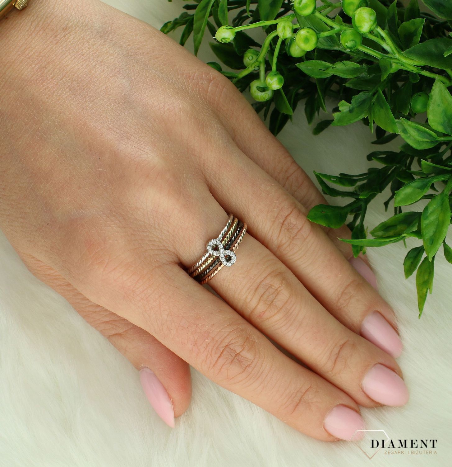 Srebrny pierścionek damski 925 szeroka obrączka z nieskończonością DIA-PRS-7287-925. Srebrny pierścionek damski na prezent. Srebrny pierścionek ze znakiem nieskończoności. Pierścionek srebrny dla kobiety..jpg