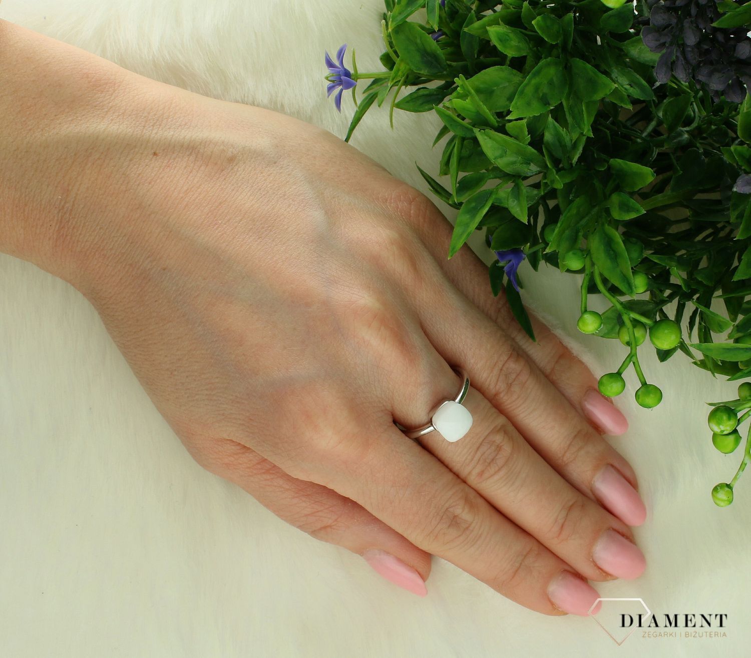 Srebrny pierścionek damski 925  z białym oczkiem rozmiar 14 DIA-PRS-7291-925. Pierścionek regulowany. Srebrny pierścionek damski. Pierścionek srebrny dla kobiety. Srebrny pierścionek damski na prezent..jpg