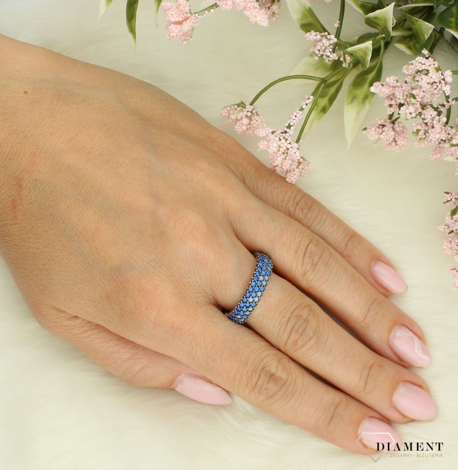 Srebrny pierścionek damski 925 obrączka z niebieskimi cyrkoniami DIA-PRS-7305-925. Srebrny pierścionek damski. Pierścionek srebrny na prezent..jpg