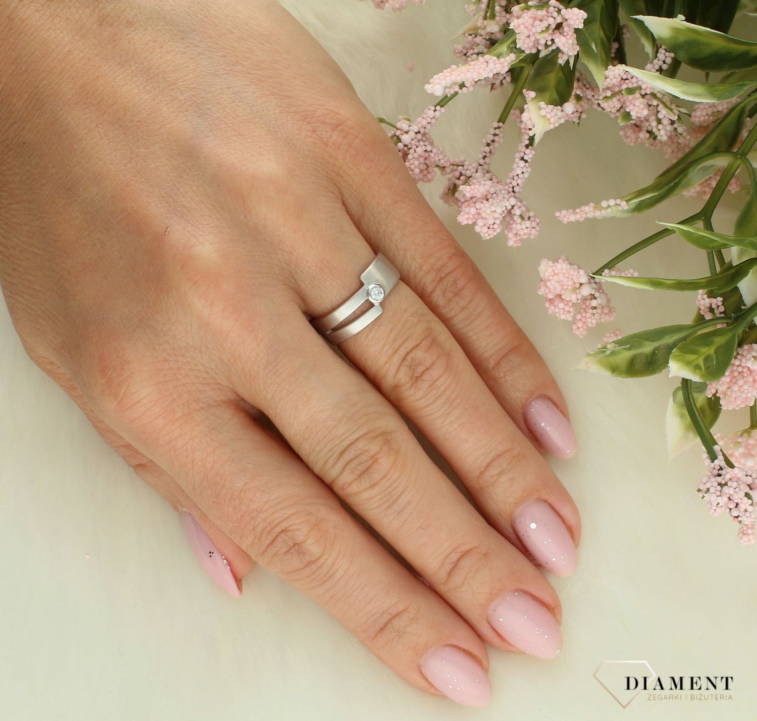 Srebrny pierścionek damski 925 matowy z cyrkonią DIA-PRS-7322-925.jpg