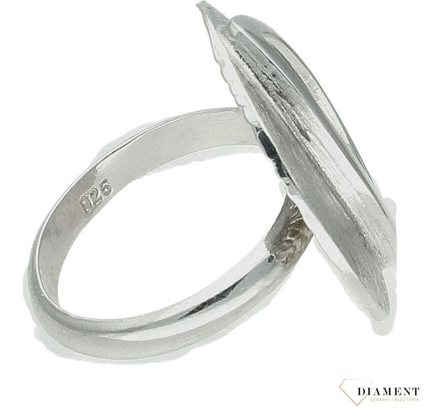 Srebrny pierścionek damski 925 z efektem gniecenia DIA-PRS-7324-925.  Srebrny pierścionek damski. Srebrny pierścionek okrągły. Pierścionek srebrny damski. Srebrny pierścionek na prezent dla kobiety.2.jpg