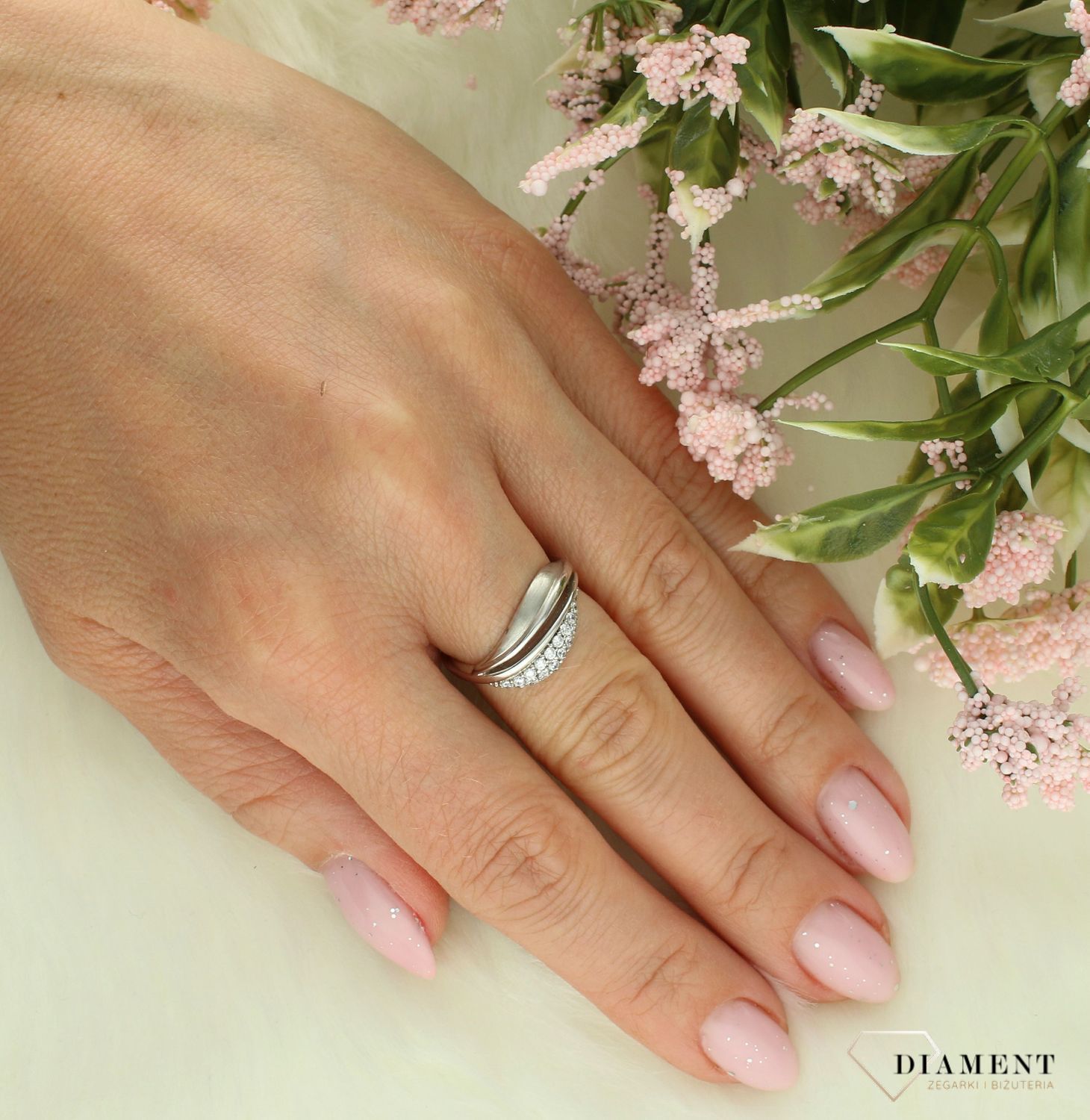 Pierścionek srebrny 925 z falistym wzorem rozmiar 11 DIA-PRS-7331-925 (2).jpg