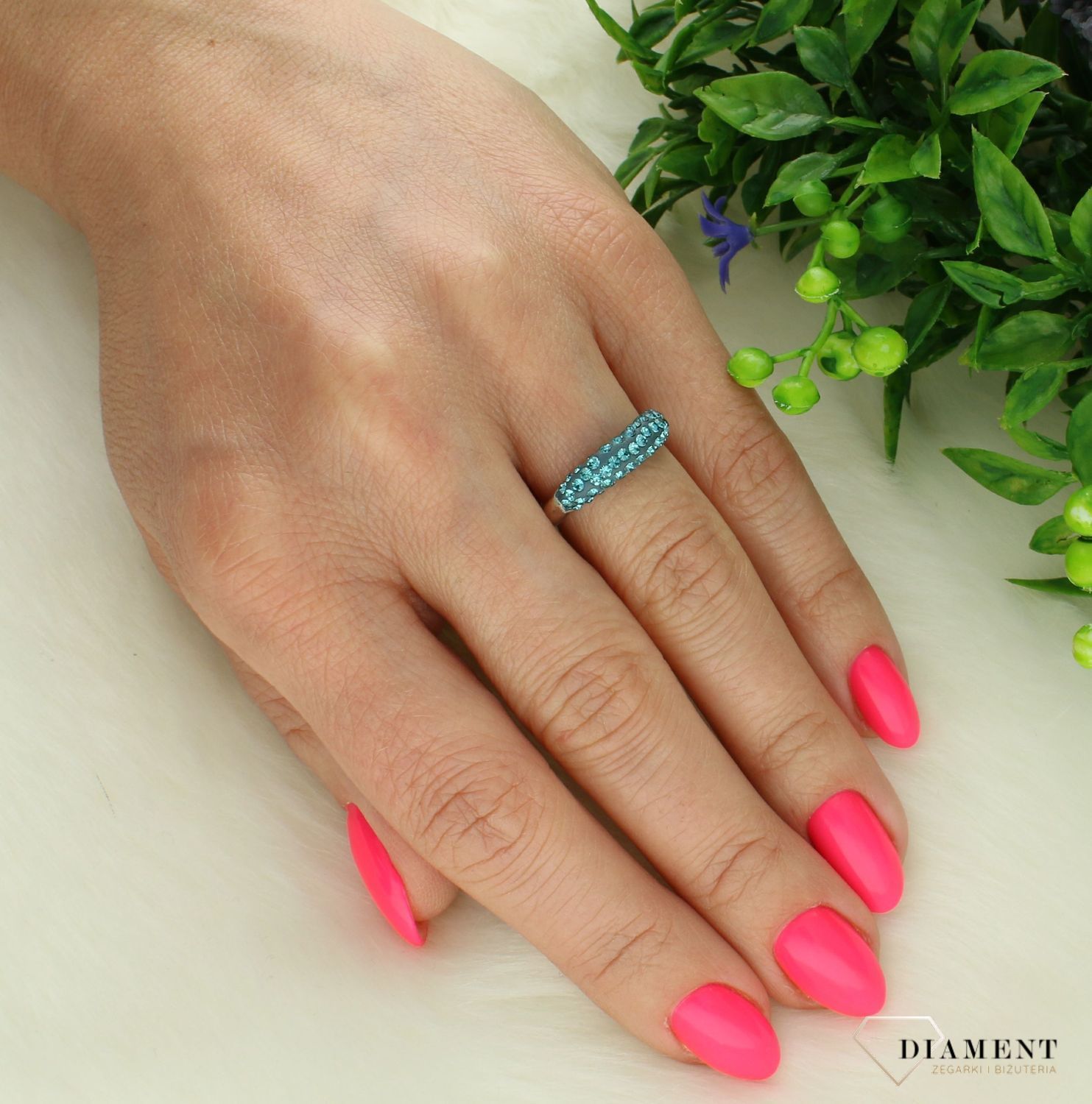 Srebrny pierścionek damski 925 z niebieskimi kryształkami Swarovskiego rozmiar 11 DIA-PRS-7335-925 (2).jpg