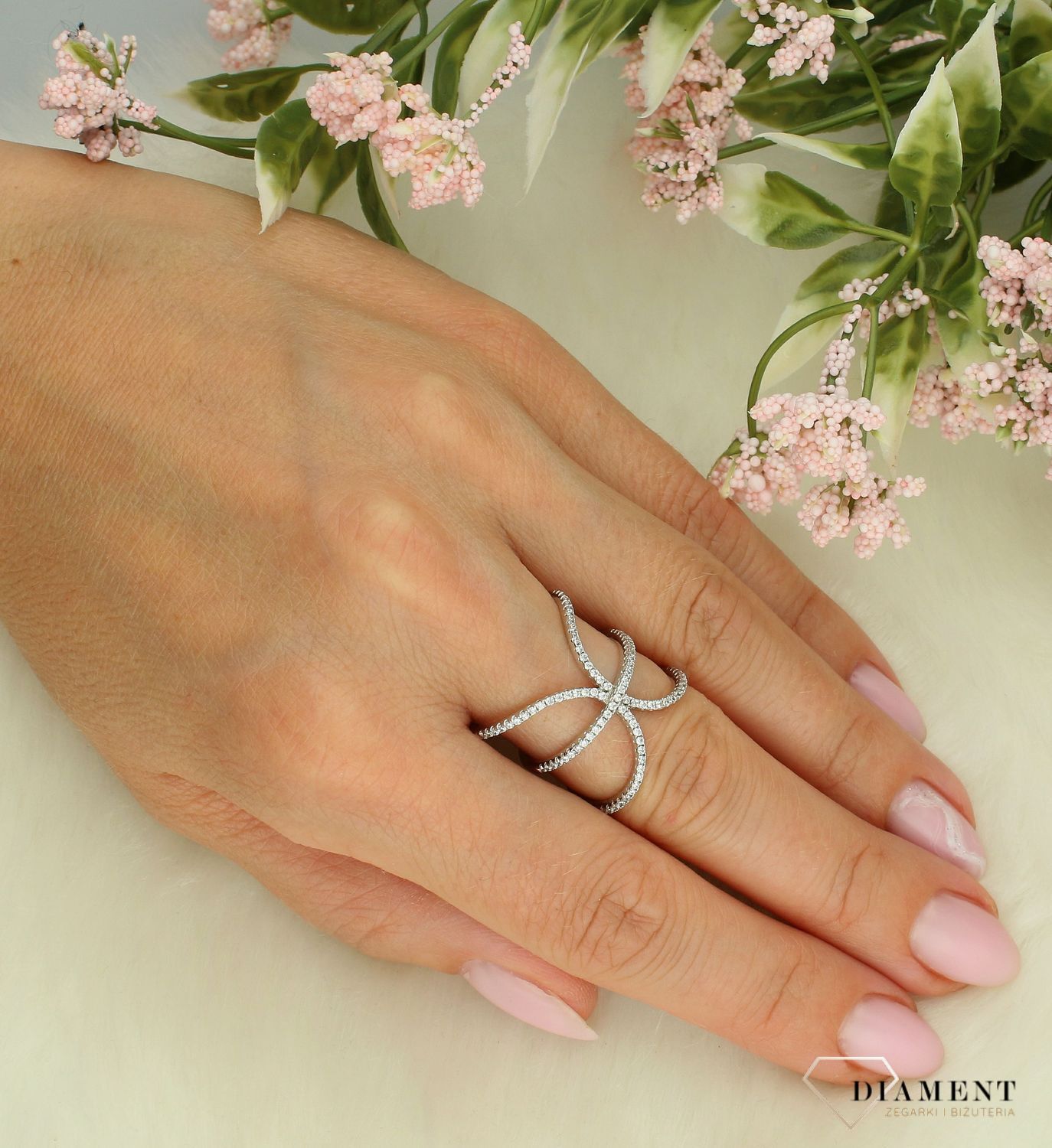 Srebrny pierścionek damski 925 szeroki z cyrkoniami rozmiar 14 DIA-PRS-7337-925 (1).jpg