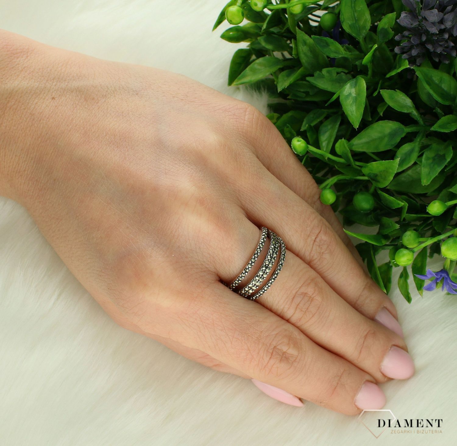 Srebrny pierścionek damski 925 markazyty rozmiar 18 DIA-PRS-7344-925. Srebrny pierścionek damski. Srebrny pierścionek z kamieniami. Pierścionek srebrny damski z markazytami na prezent. Srebrny pierścionek dla ukoc.jpg