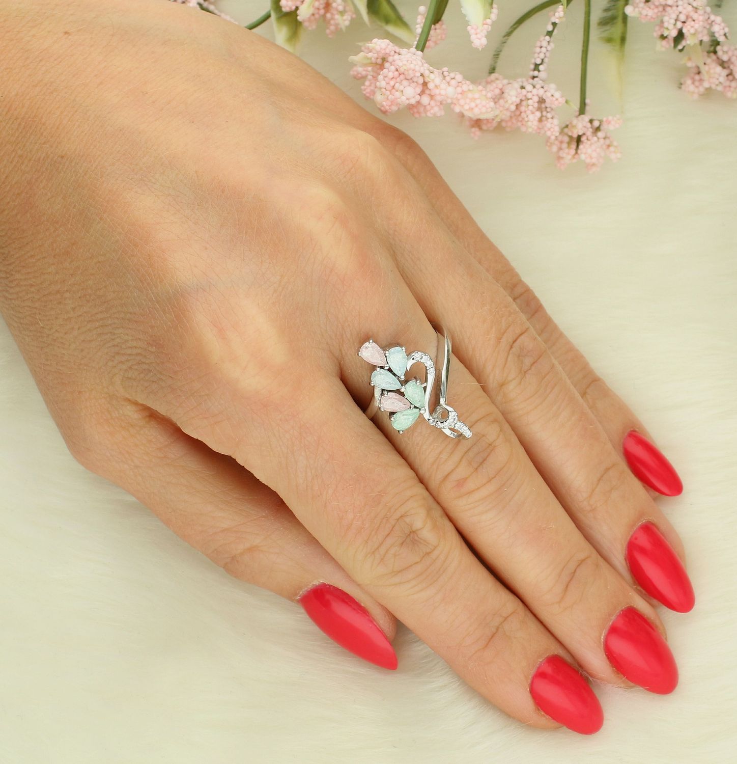 Pierścionek srebrny zdobiony cyrkoniami srebro 925, DIA-PRS-7350-925 Srebrny pierścionek wykonany z najwyższej jakości srebra o prostej formie. Idealny pomysł na prezent dla każdej kobiety. 1.jpg