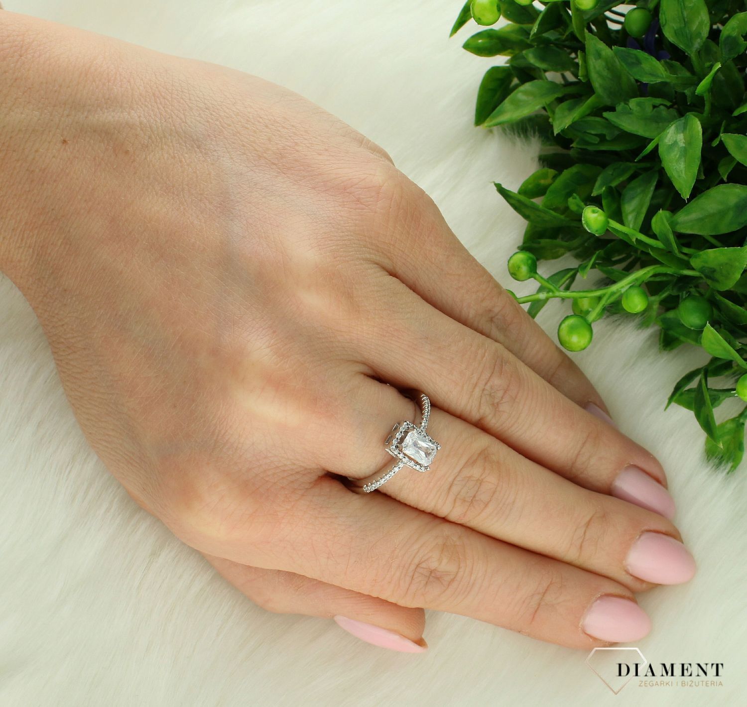 Srebrny pierścionek damski 925 prostokątna cyrkonia rozmiar 17 DIA-PRS-7358-925 (2).jpg